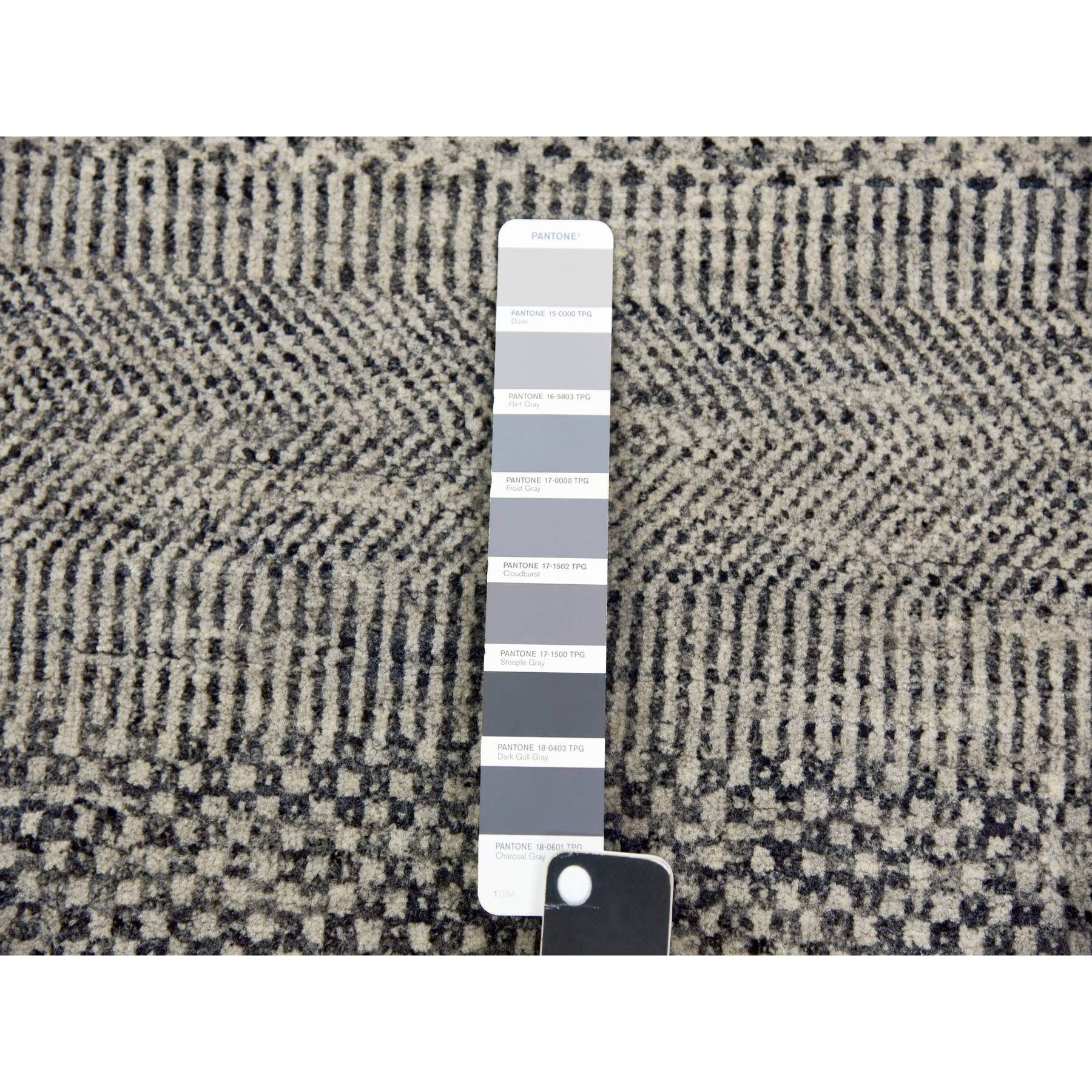 2'6"x5'10" Frost Gray, Tone on Tone, Modern Pure Undyed Wool Grass Design, Hand Knotted, Runner Oriental Rug HR79708 - Image 4