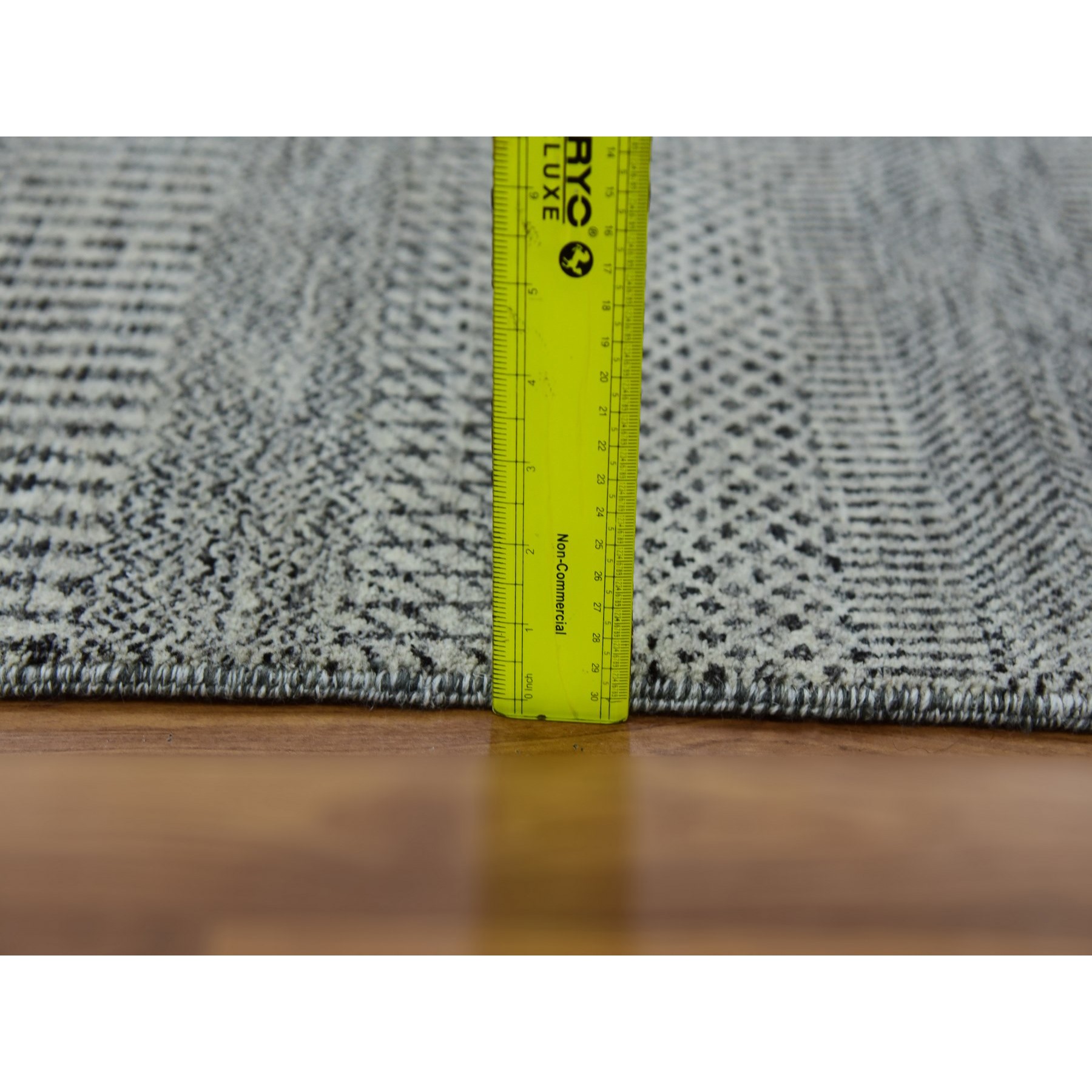 2'6"x5'10" Frost Gray, Tone on Tone, Modern Pure Undyed Wool Grass Design, Hand Knotted, Runner Oriental Rug HR79708 - Image 6