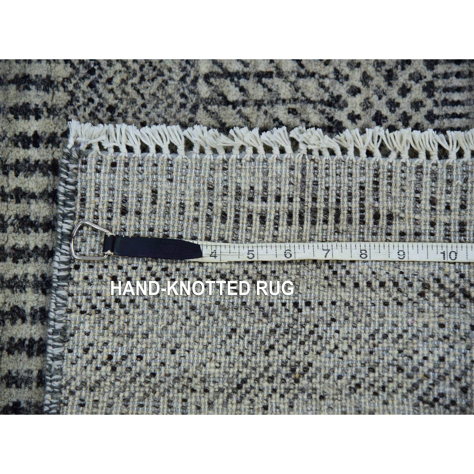 2'6"x5'10" Frost Gray, Tone on Tone, Modern Pure Undyed Wool Grass Design, Hand Knotted, Runner Oriental Rug HR79708 - Image 7
