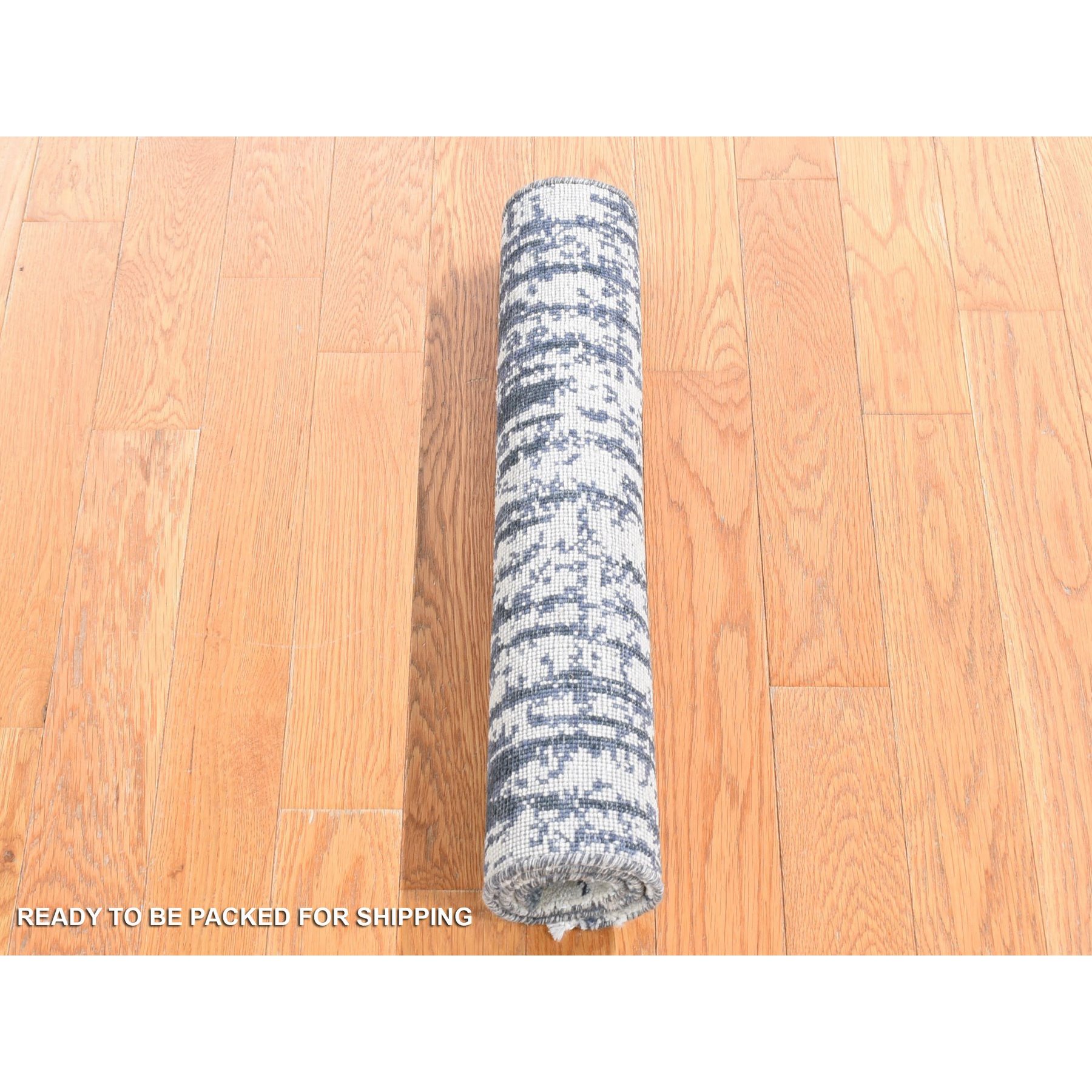 2'x2'4" Ivory and Charcoal Black, 100% Wool, Cardiac Design, Modern, Hand Knotted, Squarish, Mat Oriental Rug HR80490 - Image 4