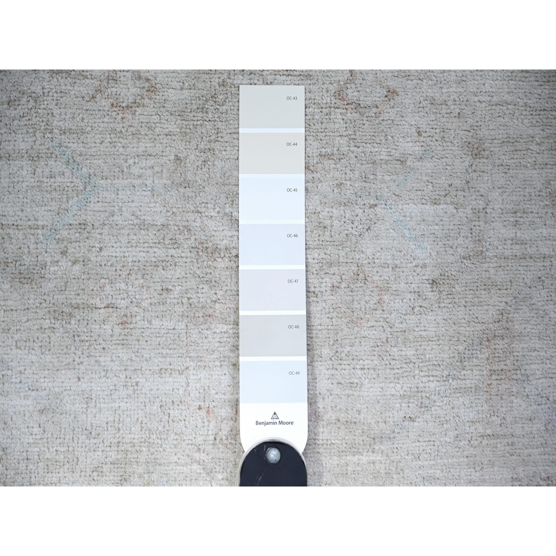 3'1"x5' Pearl White, Hand Knotted, 100% Wool, Vegetable Dyes, White Wash Peshawar with Faded Design, Oriental Rug HR74650 - Image 3