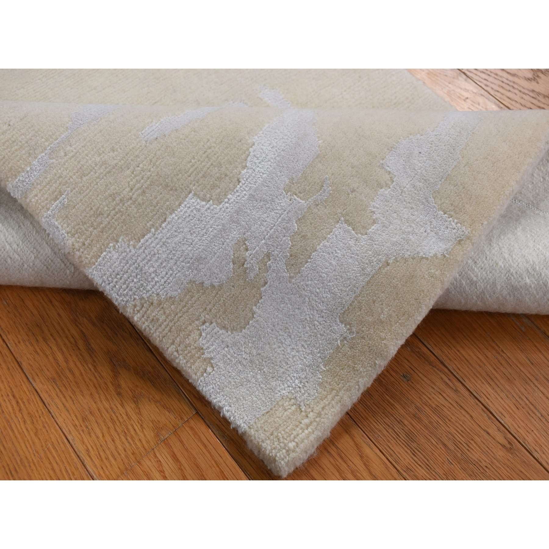 2'x3' Beige, Floral Nepali Weave Design, Hand Knotted, Modern, Wool and Silk, Clearance, Sample Oriental Rug HR87793 - Image 4