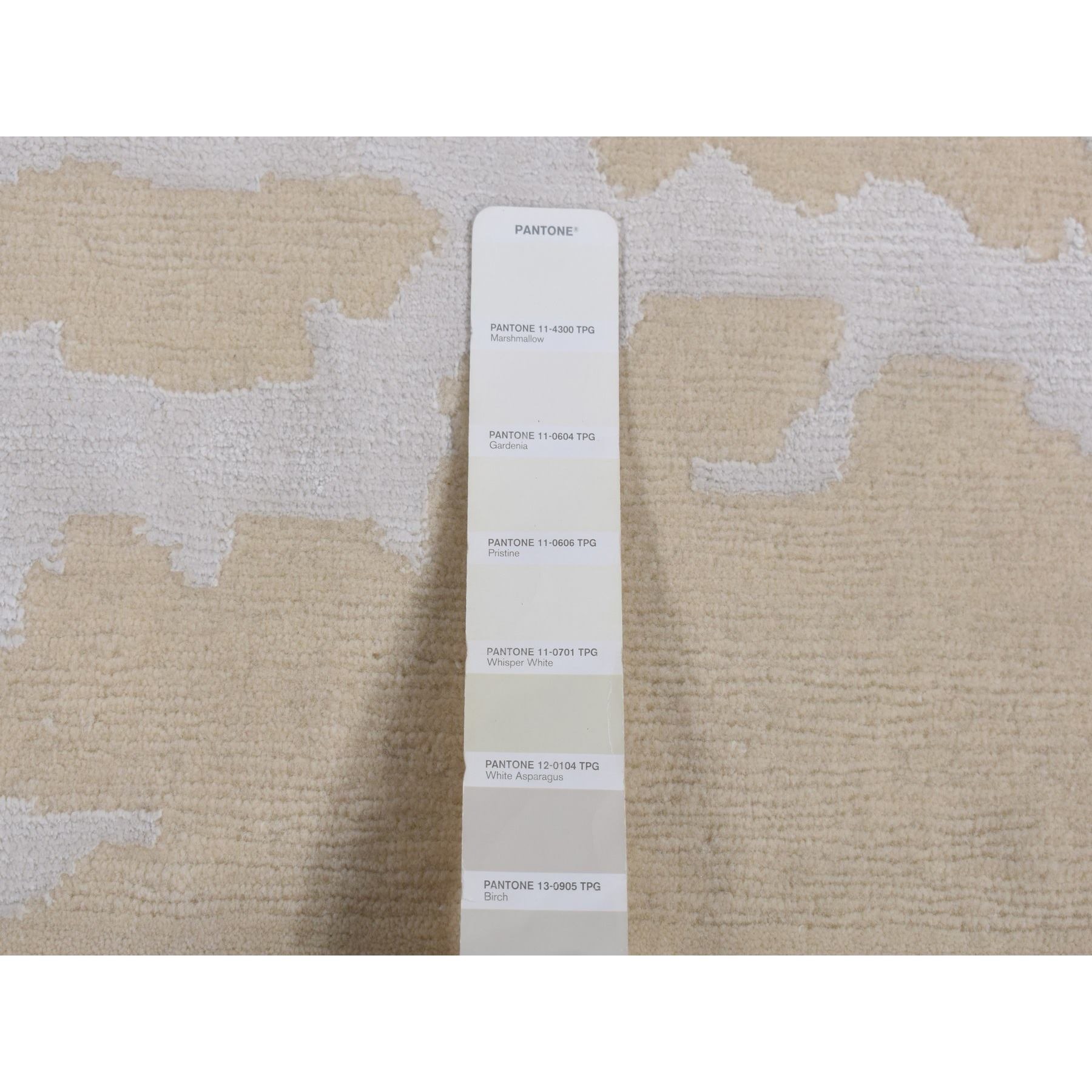2'x3' Beige, Floral Nepali Weave Design, Hand Knotted, Modern, Wool and Silk, Clearance, Sample Oriental Rug HR87793 - Image 5