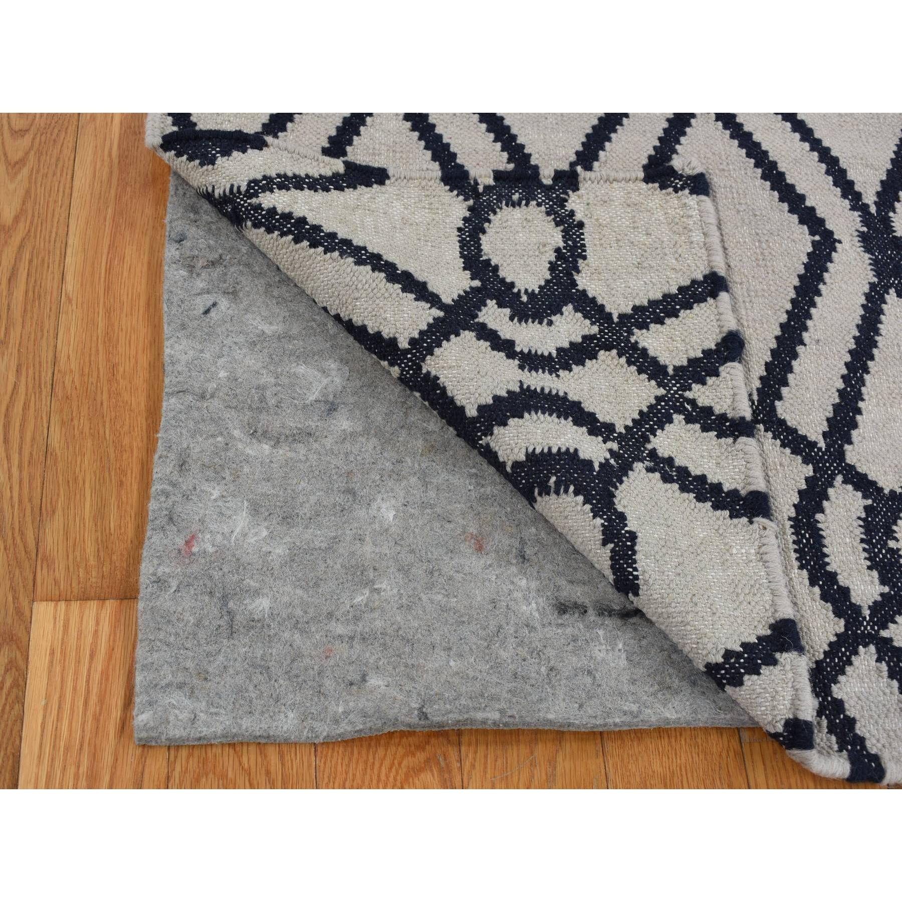 2'9''x6' Goose Gray, Wool, Flat Weave, Hand Woven, Durie Kilim, Reversible, Runner Oriental Rug HR87834 - Image 3