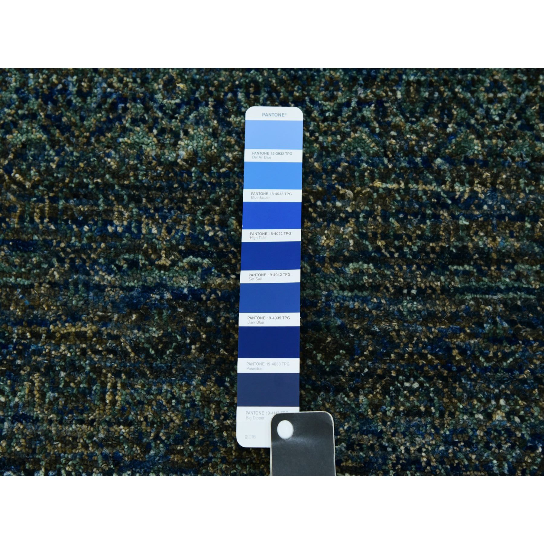 2'6"x8' Cerulean Forest Green, Diamond Shape Repetitive Design, Kohinoor Herat, Soft To The Touch All Wool, Hand Knotted, Runner Oriental Rug HR79669 - Image 3