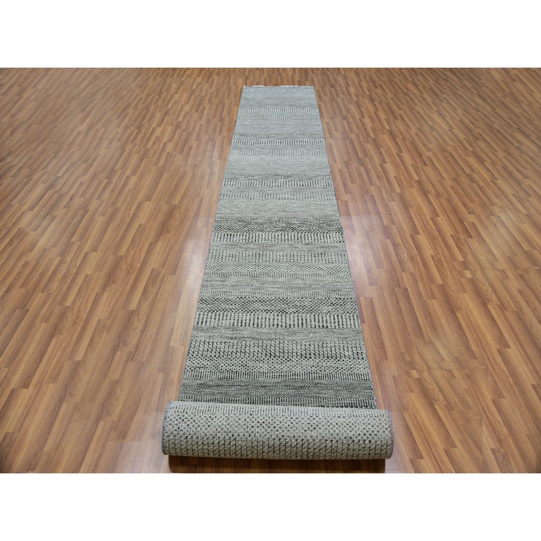 2'7"x18'4" Sabre Gray, Modern Undyed Grass Design, Velvety and Soft Wool, Tone On Tone, XL Runner Oriental Rug HR79885 - Image 2