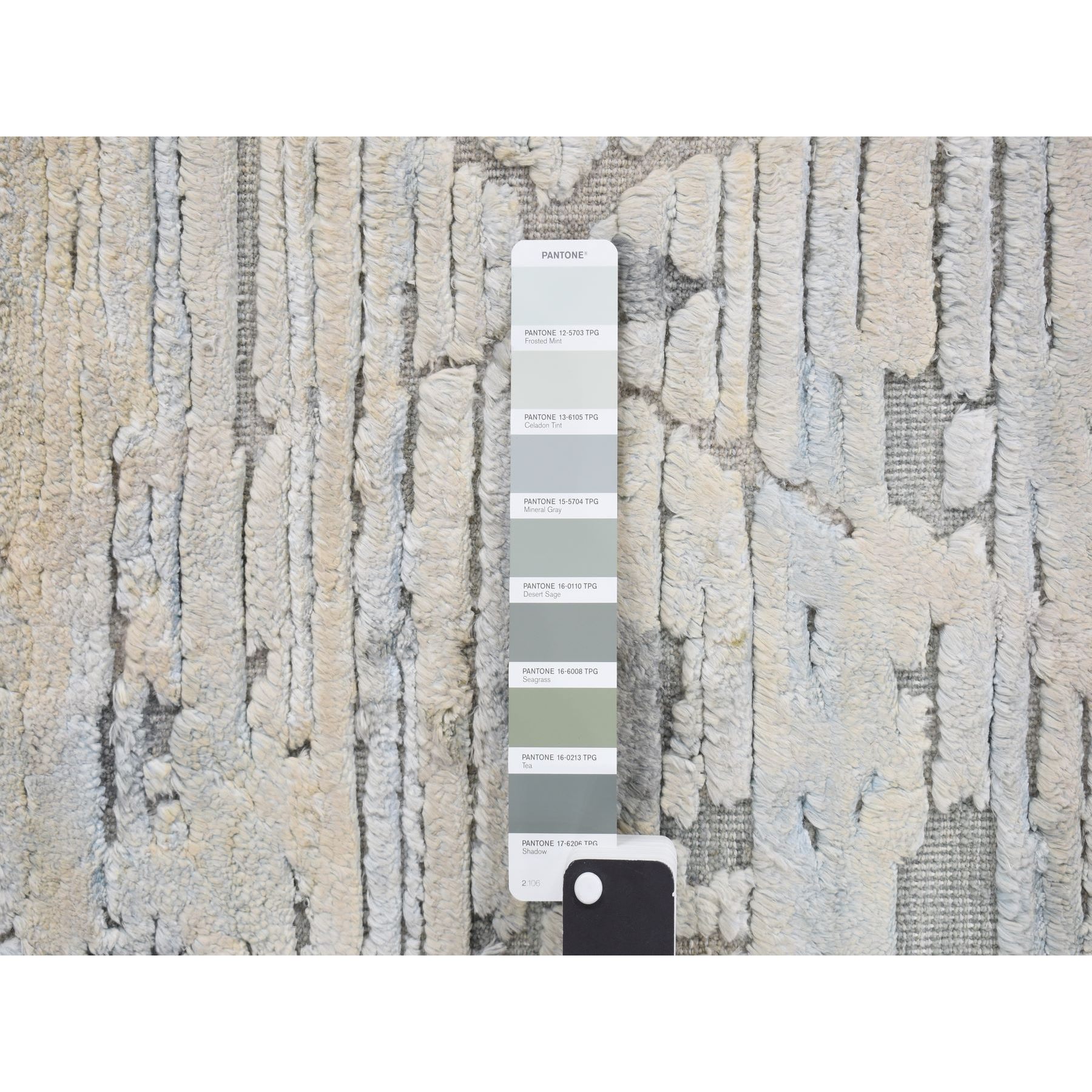 2'x2'1" Chetwode Green, Pastel Collection, Luxurious Plush, Pure Silk with Textured Wool, Hand Knotted, Sample Oriental Rug HR78023 - Image 3