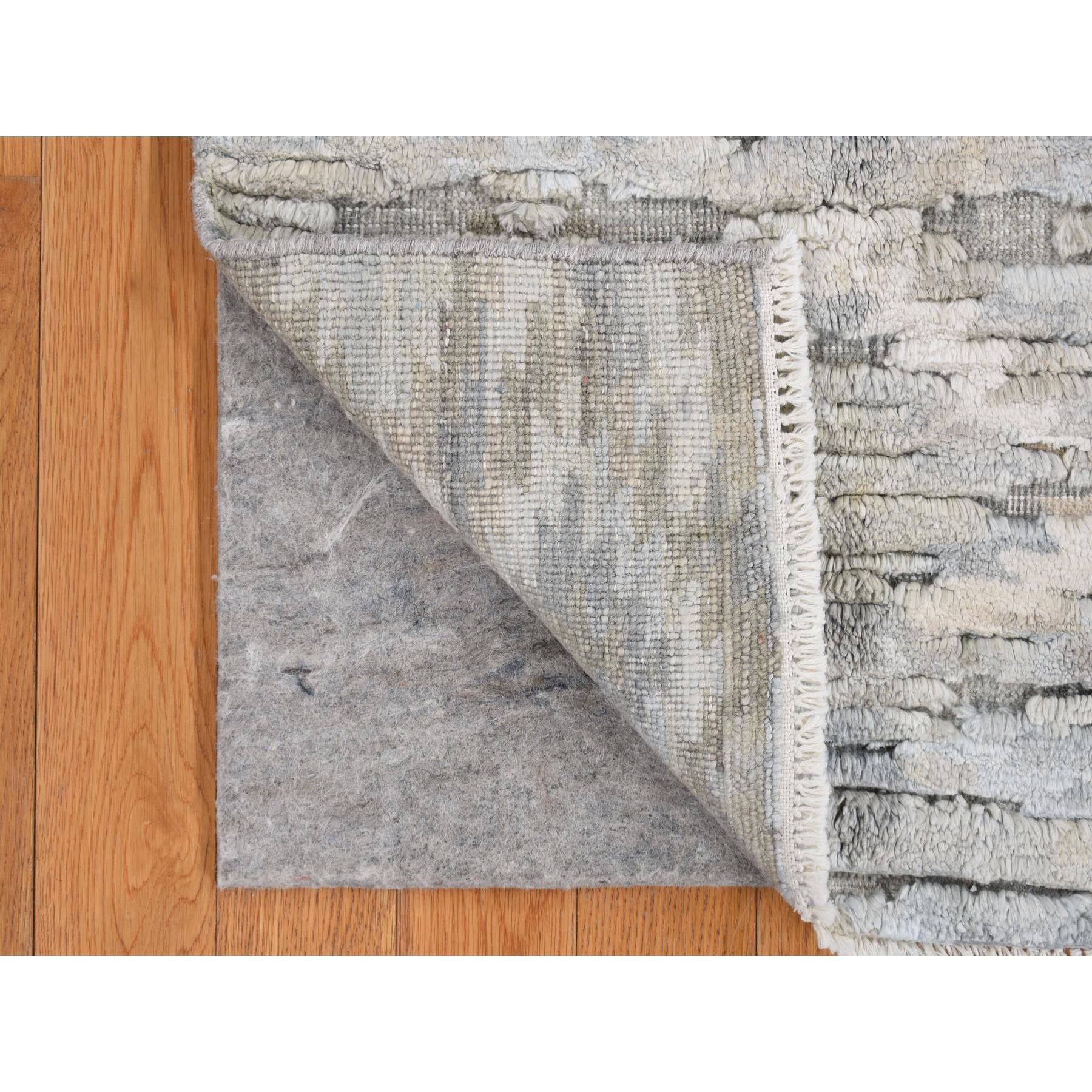 2'x2' Gin Green, Pastel Collection with Natural Colors, Hi-Low Pile, Wool and Pure Silk, Hand Knotted, Square Sample Oriental Rug HR78026 - Image 2