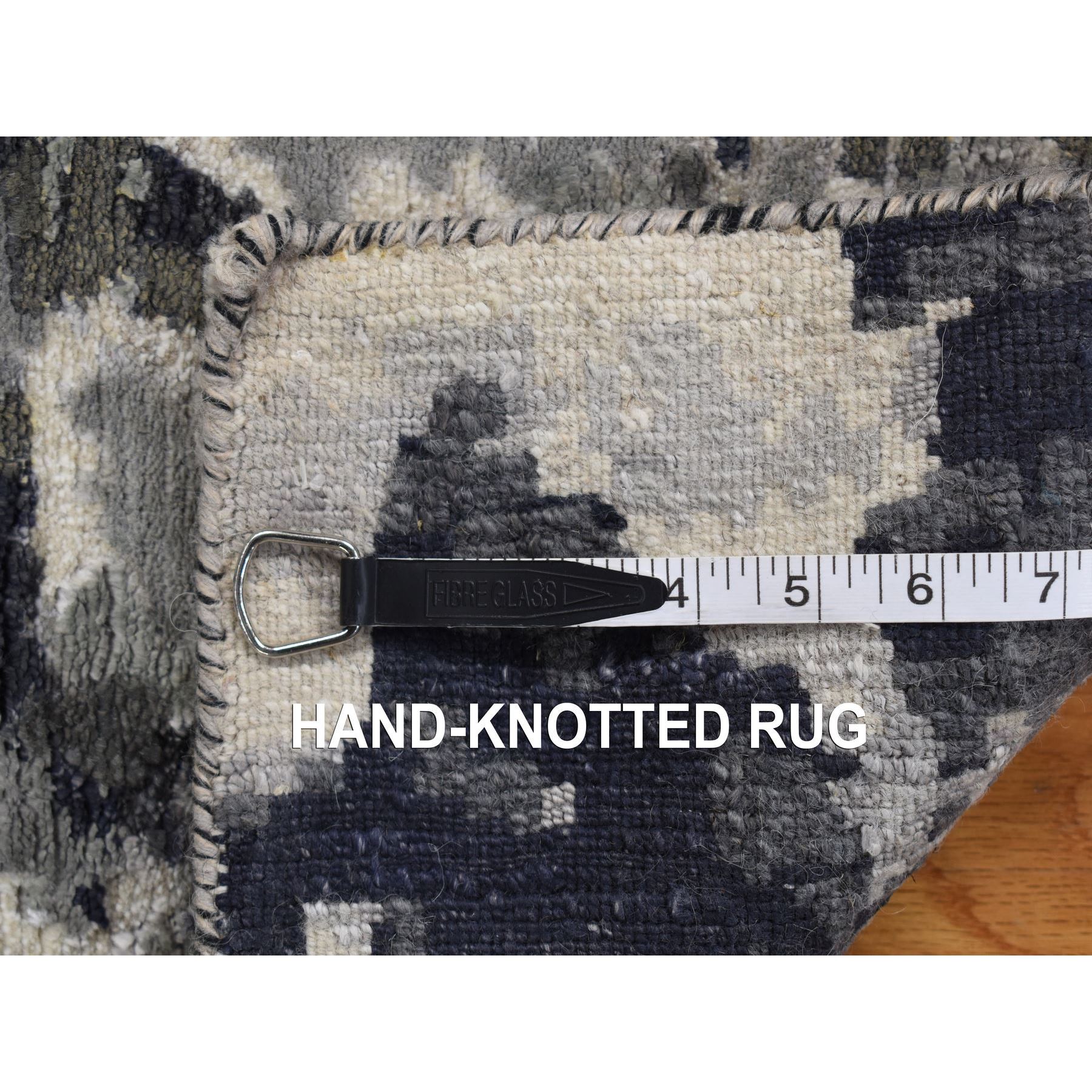 2'7"x5'9" Medium Gray, Abstract Design, Wool and Silk, Hand Knotted, Runner Oriental Rug HR78051 - Image 6