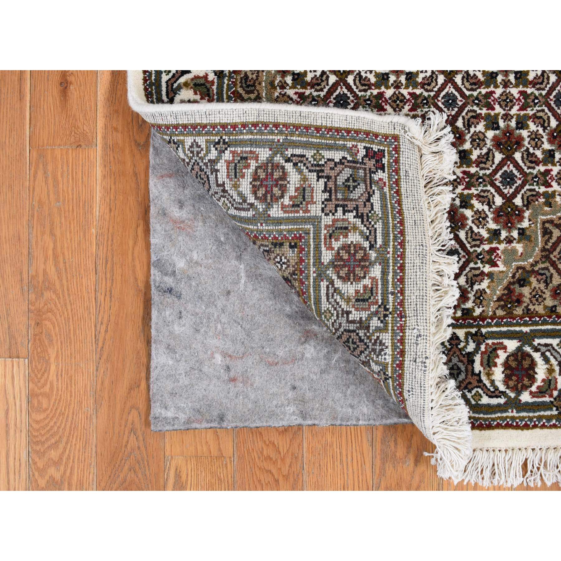 2'7"x11'10" Ivory, Wool and Silk, Tabriz Mahi Medallion Design, Hand Knotted, Runner Oriental Rug HR78068 - Image 4