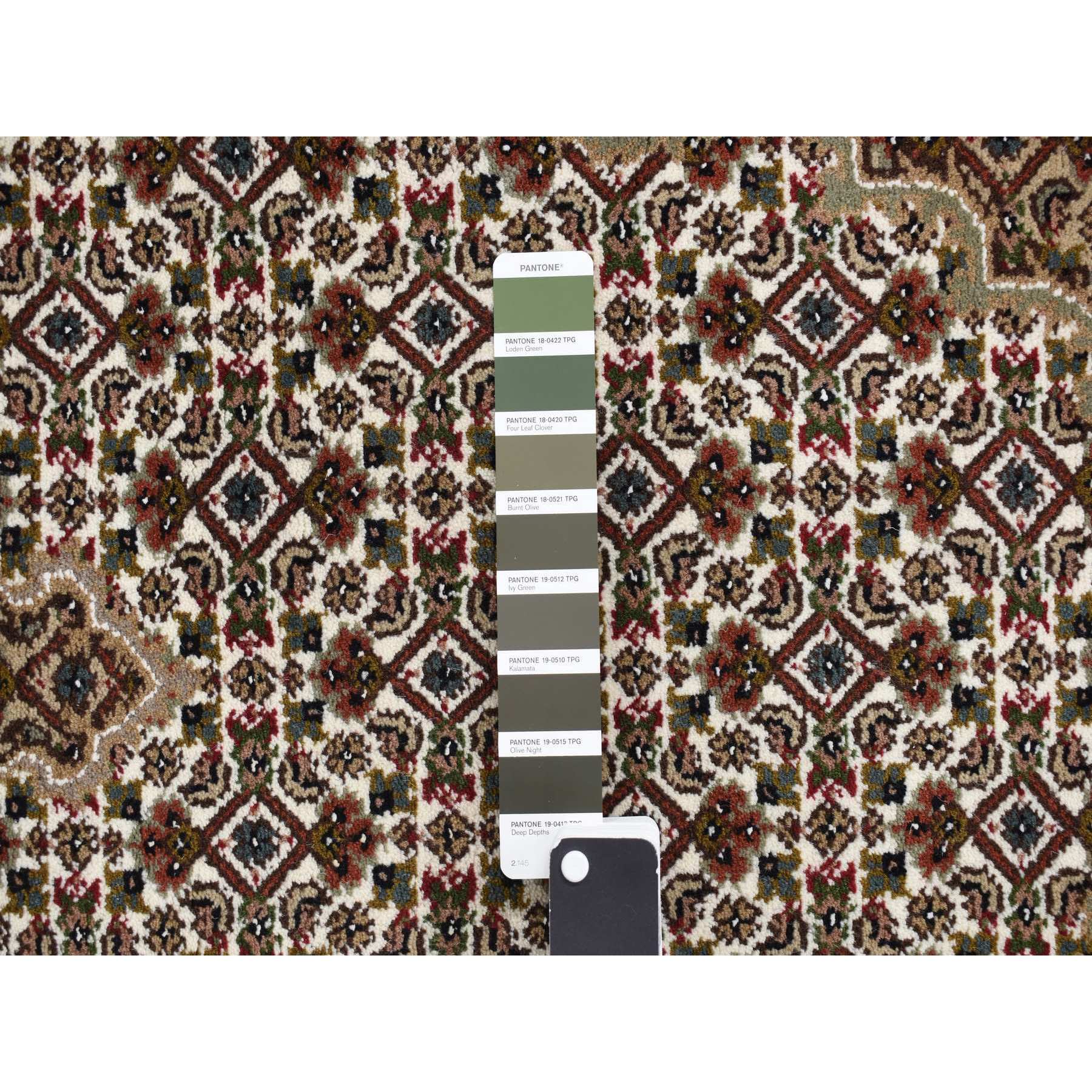 2'7"x11'10" Ivory, Wool and Silk, Tabriz Mahi Medallion Design, Hand Knotted, Runner Oriental Rug HR78068 - Image 5
