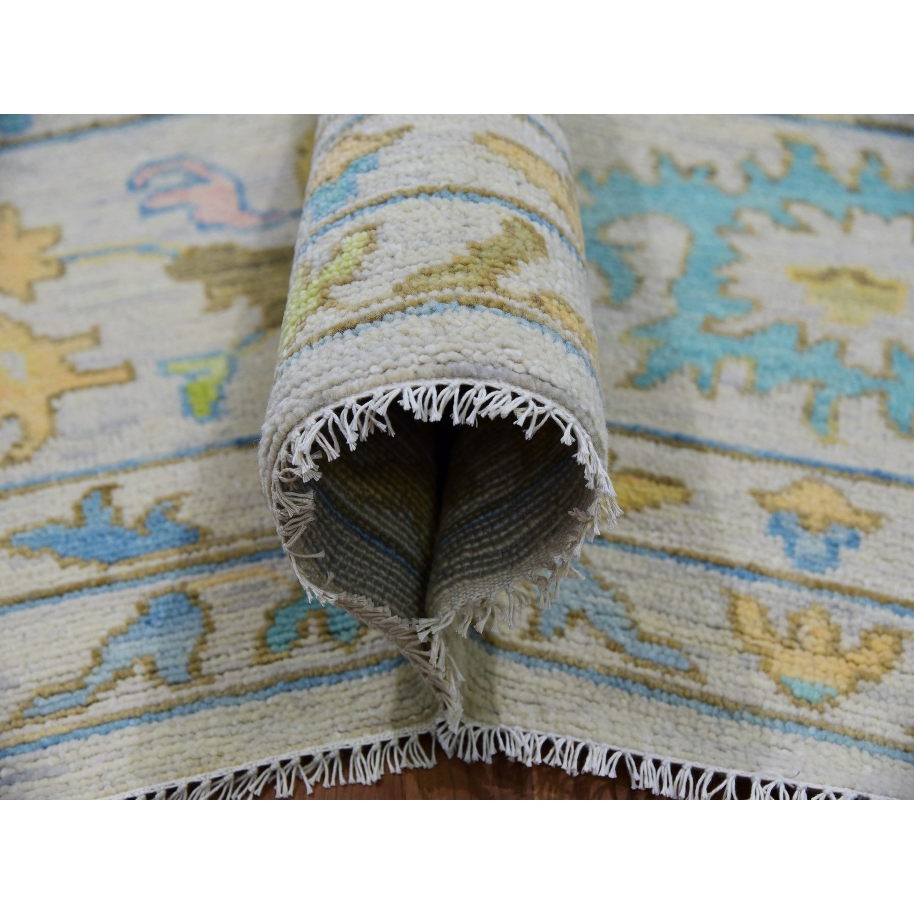 12'4"x14'10" Frost White, Lush Pile, 100% Wool, Colorful Oushak Weave, Soft to the Touch, Hand Knotted, Oversized, Oriental Rug HR79897 - Image 5