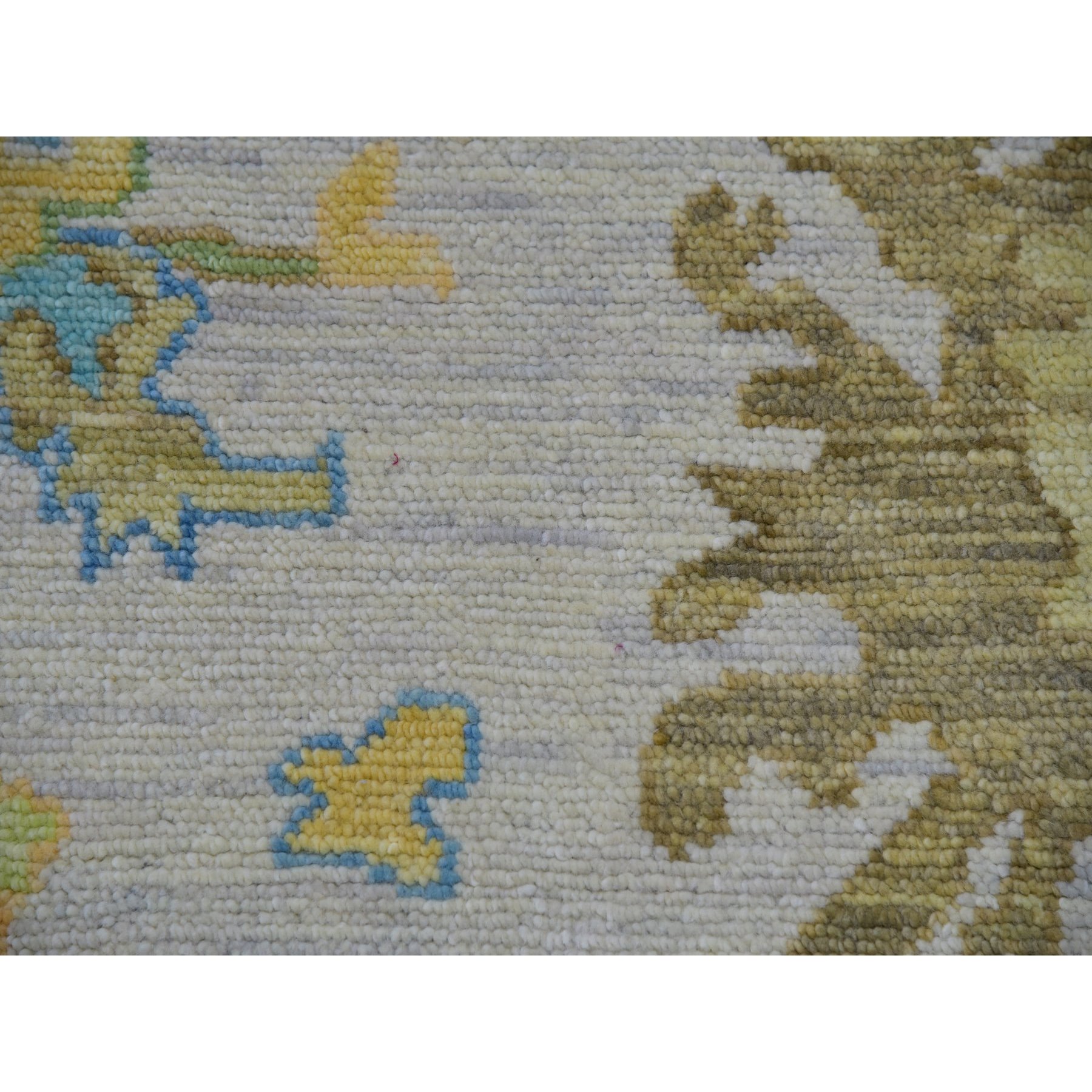 12'4"x14'10" Frost White, Lush Pile, 100% Wool, Colorful Oushak Weave, Soft to the Touch, Hand Knotted, Oversized, Oriental Rug HR79897 - Image 8