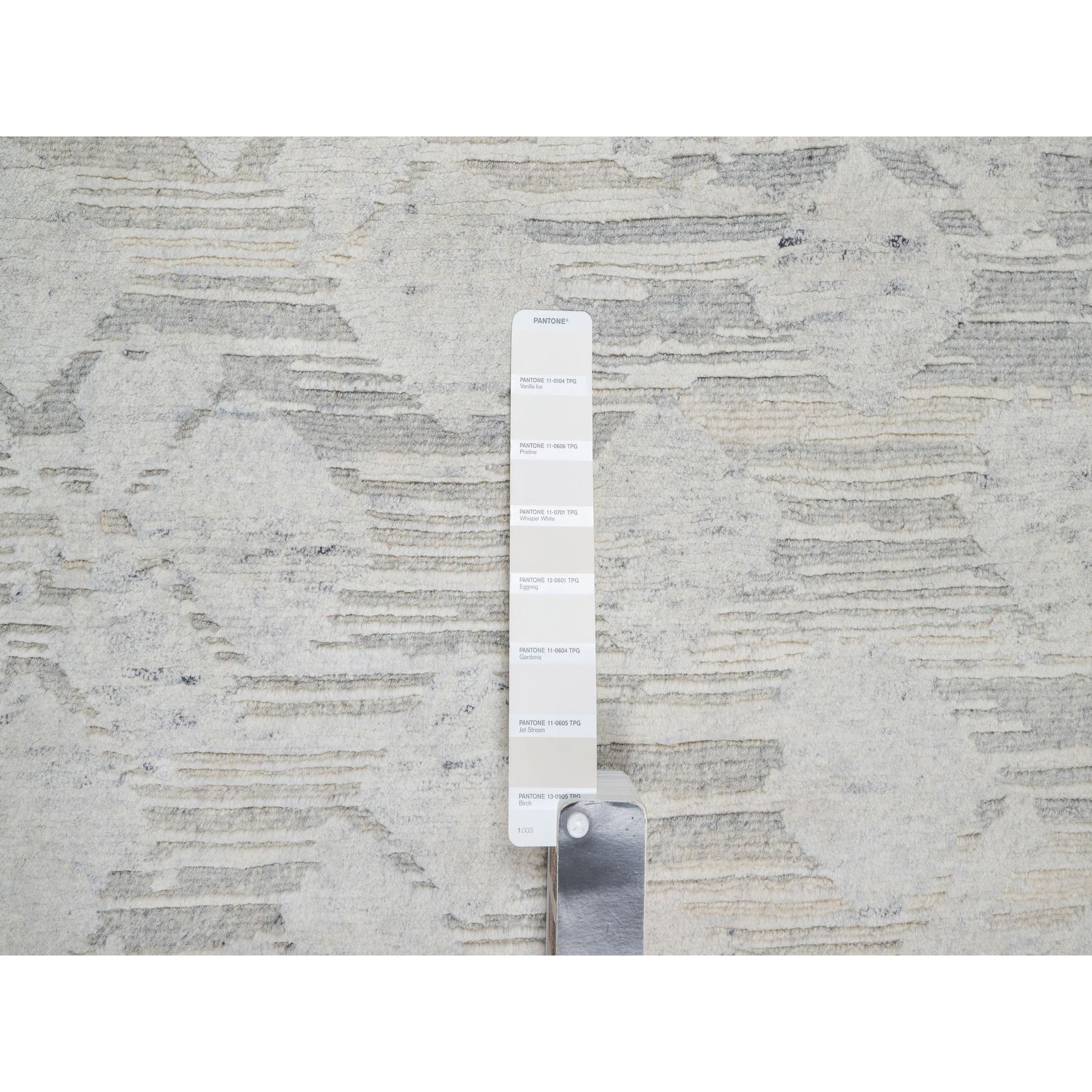 6'x6' Platinum Gray, Cut and Loop Pile, Hand Spun, Modern, Undyed Natural Wool, Hand Knotted, Round, Oriental Rug HR90839 - Image 4