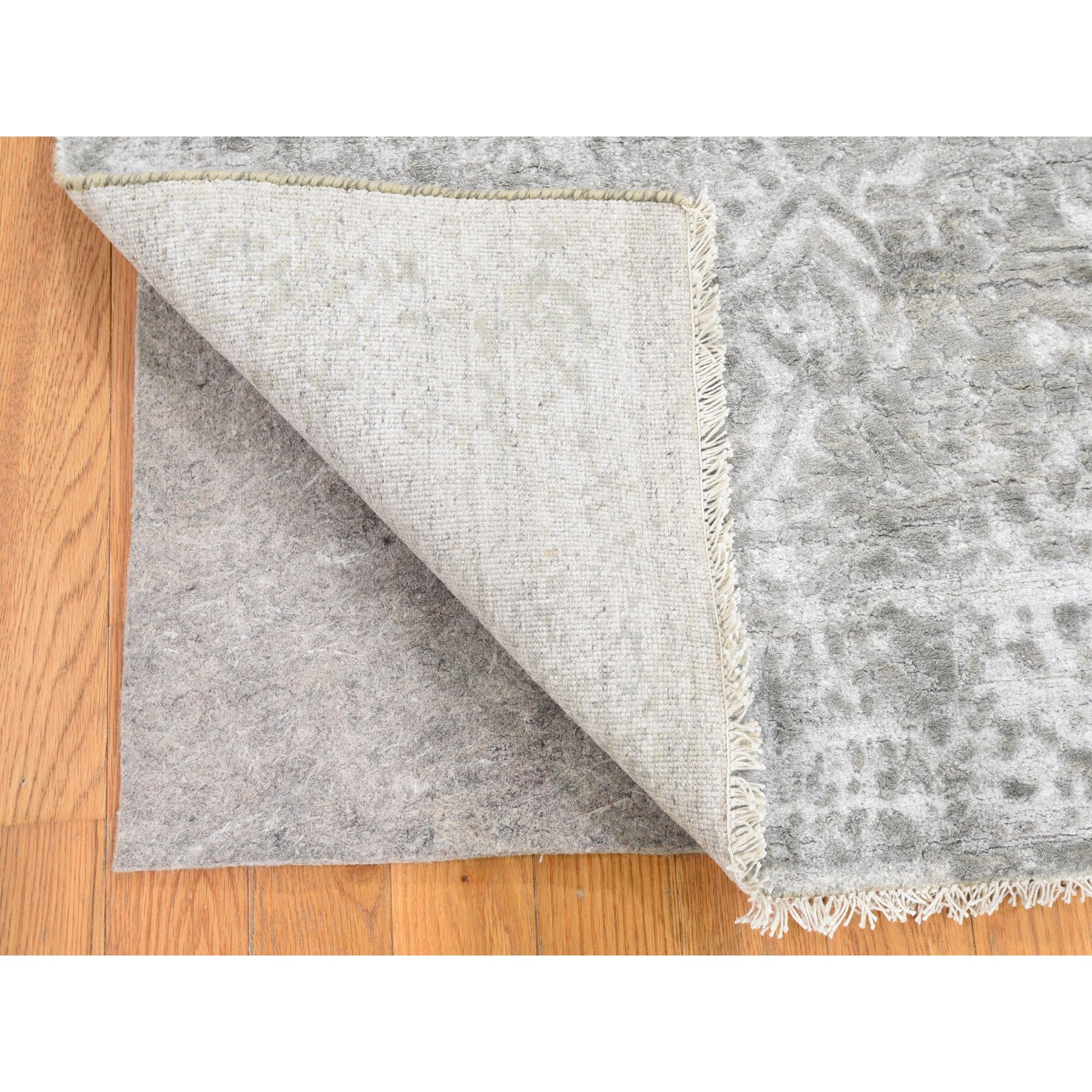 3'2"x5'1" Cloud Gray, Broken Persian Design, Hand Knotted, Wool and Pure Silk, Oriental Rug HR78268 - Image 4