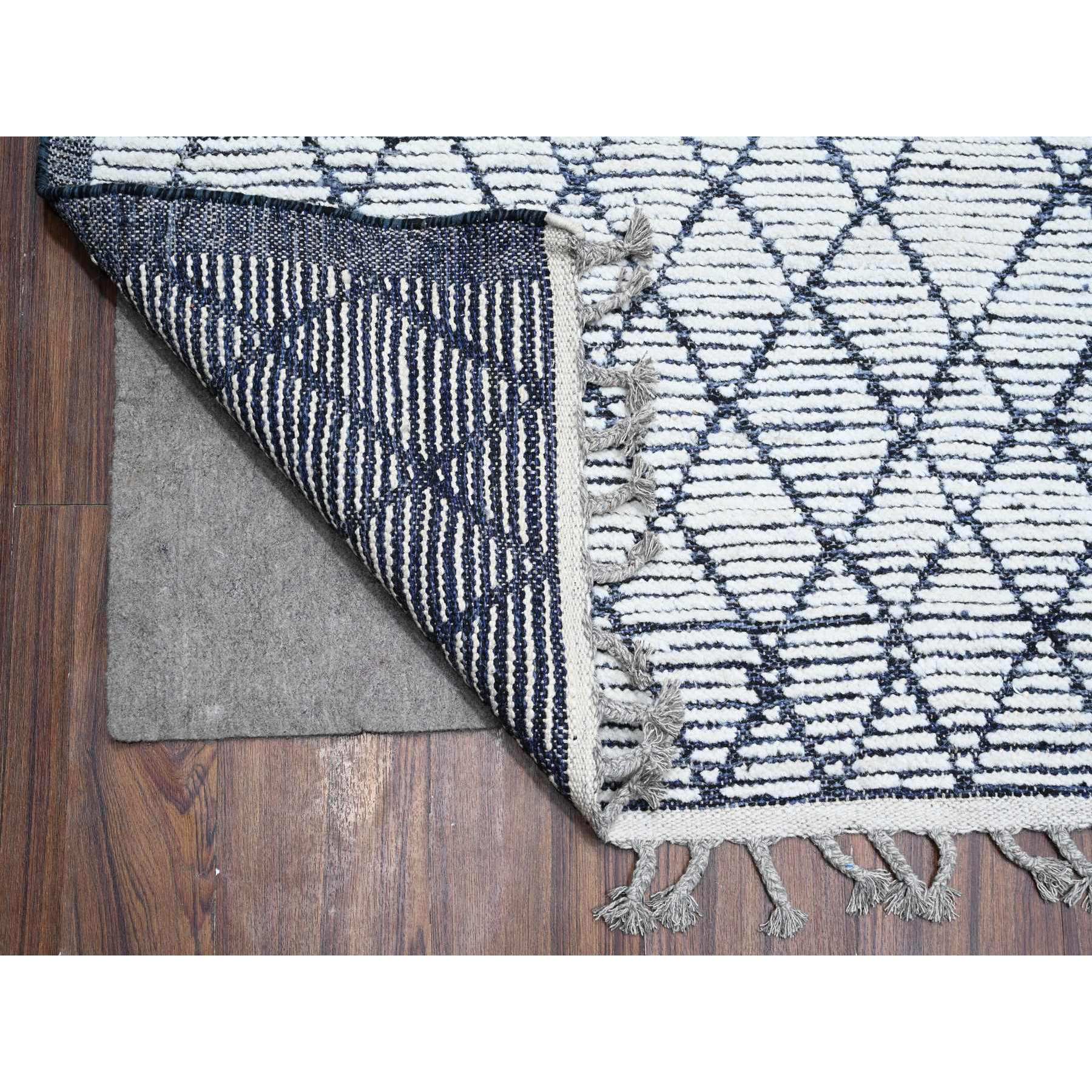 9'1"x12'4" Spare White and Shingle Gray, Moroccan Weave Marmoucha With All Over Criss Cross Pattern, Hand Knotted Tone On Tone Natural Dyes, 100% Wool, Oriental Rug HR89334 - Image 4