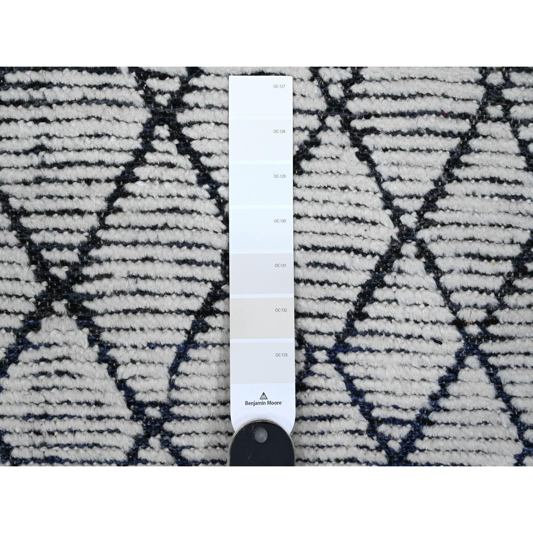 9'1"x12'4" Spare White and Shingle Gray, Moroccan Weave Marmoucha With All Over Criss Cross Pattern, Hand Knotted Tone On Tone Natural Dyes, 100% Wool, Oriental Rug HR89334 - Image 7