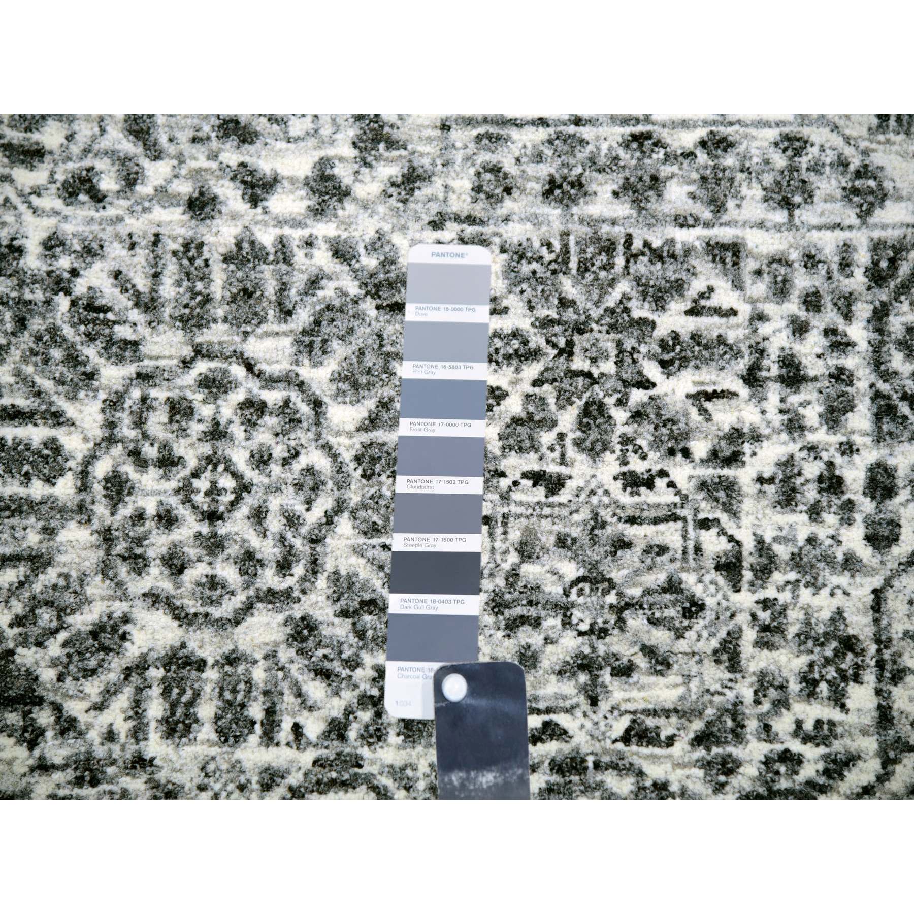 9'x12'2" Diamond White, Mamluk Dynasty Pattern, Tone on Tone, Undyed Vibrant Wool, Hand Knotted, Oriental Rug HR79987 - Image 8