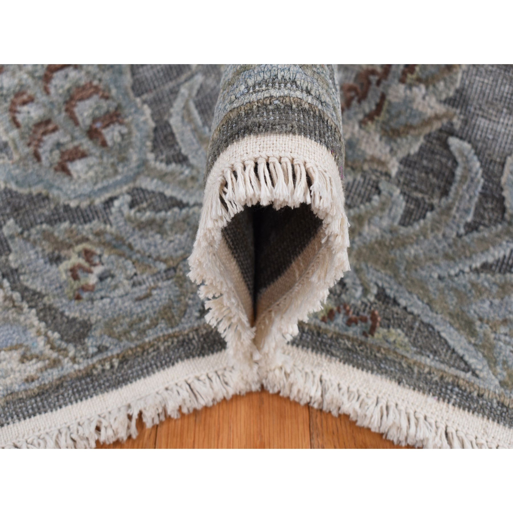 9'x12'2" Ultimate Gray, Pure Silk with Textured Wool, Wreath and Urns Design, Hand Knotted, Oriental Rug HR87073 - Image 6