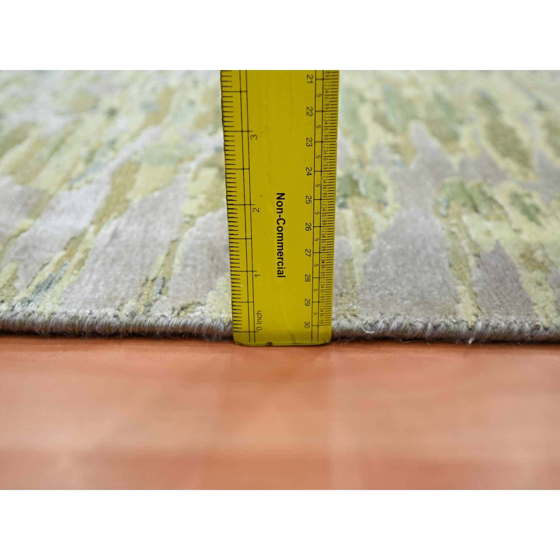 5'1"x7'3" Eden Green, Crocodile Safari Design, Borderless, 100% Silk, Hand Knotted, Oriental Rug HR75477 - Image 6