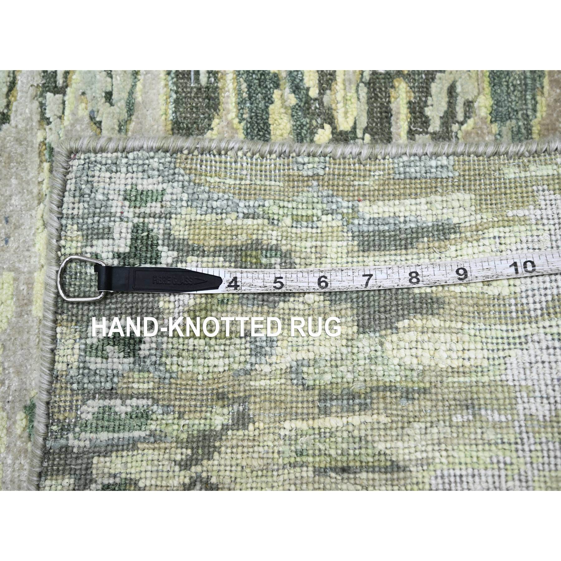 5'1"x7'3" Eden Green, Crocodile Safari Design, Borderless, 100% Silk, Hand Knotted, Oriental Rug HR75477 - Image 7