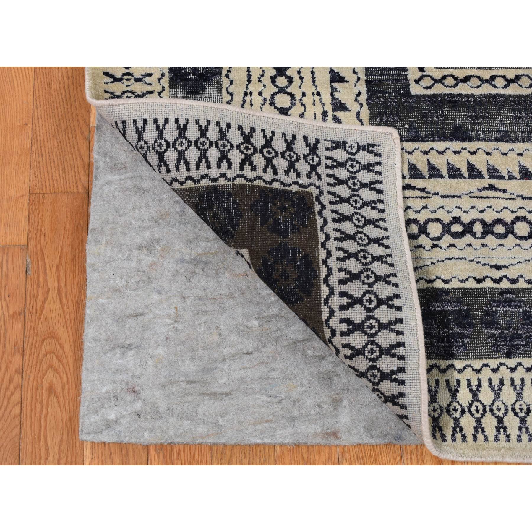 9'x12' Owl Gray, Sheared Low, Distressed Silk, Repetitive Flower Design, Hand Knotted, Oriental Rug HR87121 - Image 4