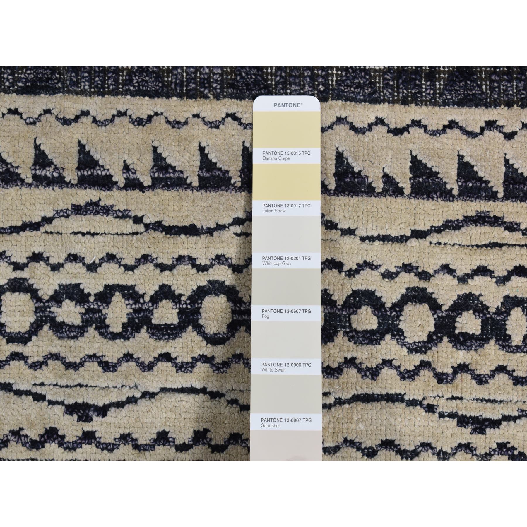 9'x12' Owl Gray, Sheared Low, Distressed Silk, Repetitive Flower Design, Hand Knotted, Oriental Rug HR87121 - Image 7