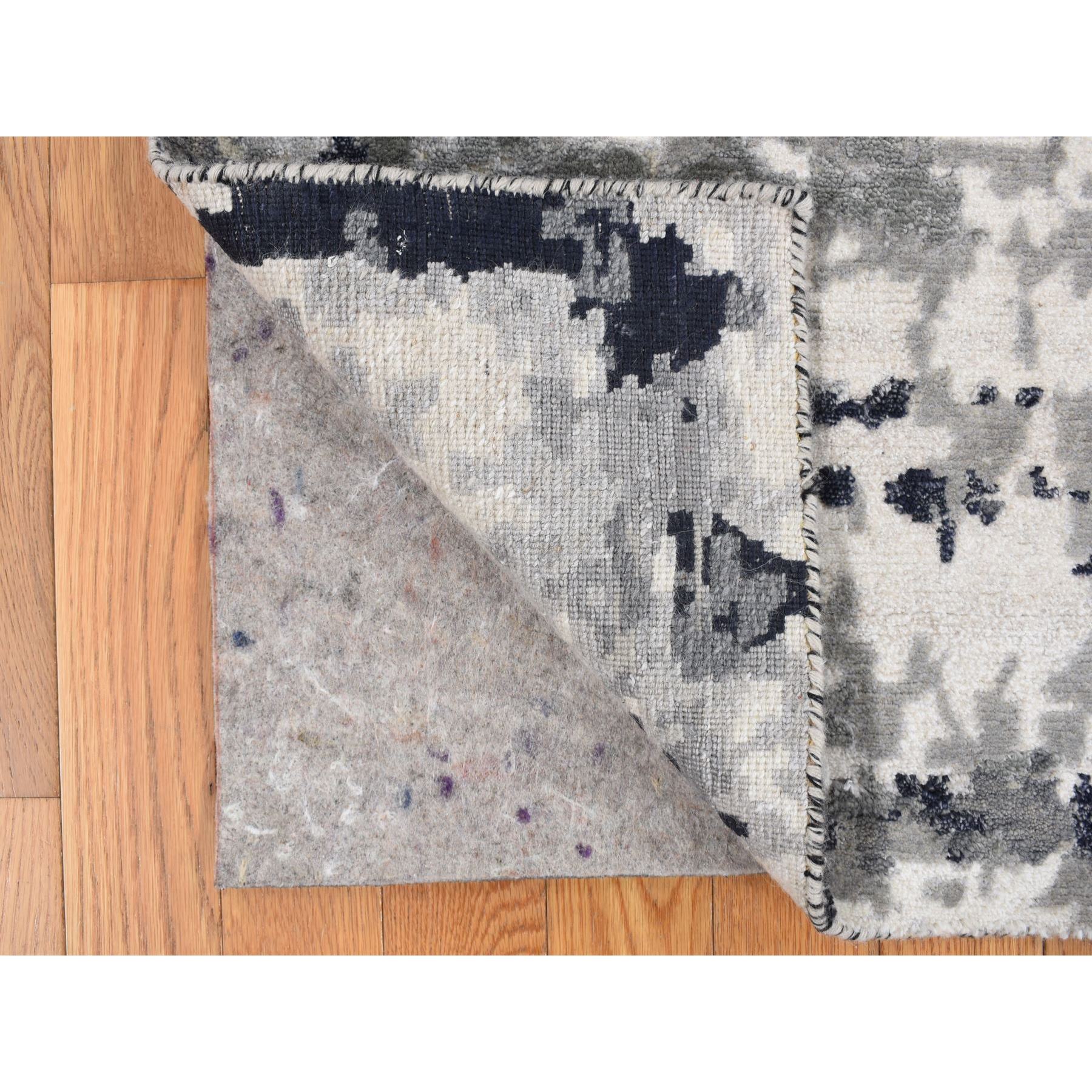 2'1"x3' Sonic Gray, Modern Abstract Design, Hand Knotted, Wool and Silk, Nepali Weave, Sample Oriental Rug HR78100 - Image 2