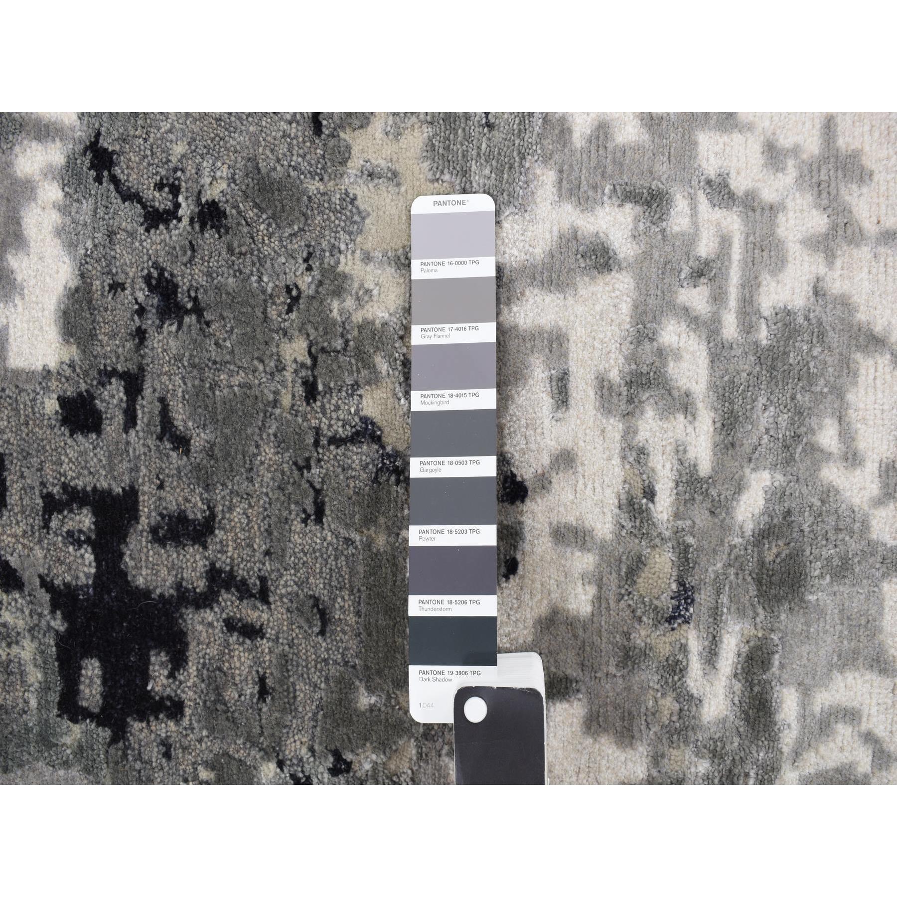 2'1"x3' Sonic Gray, Modern Abstract Design, Hand Knotted, Wool and Silk, Nepali Weave, Sample Oriental Rug HR78100 - Image 3