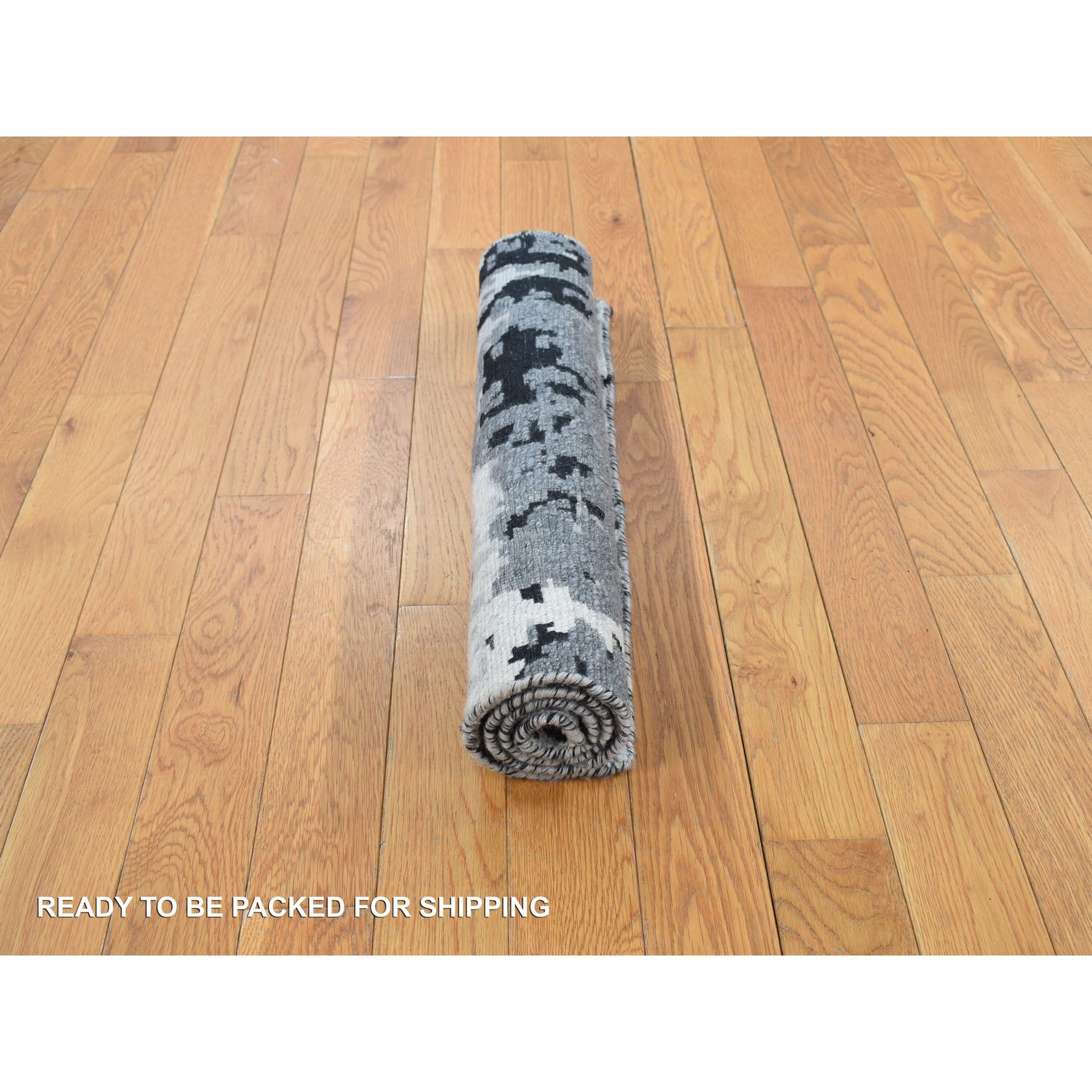 2'1"x3' Sonic Gray, Modern Abstract Design, Hand Knotted, Wool and Silk, Nepali Weave, Sample Oriental Rug HR78100 - Image 4