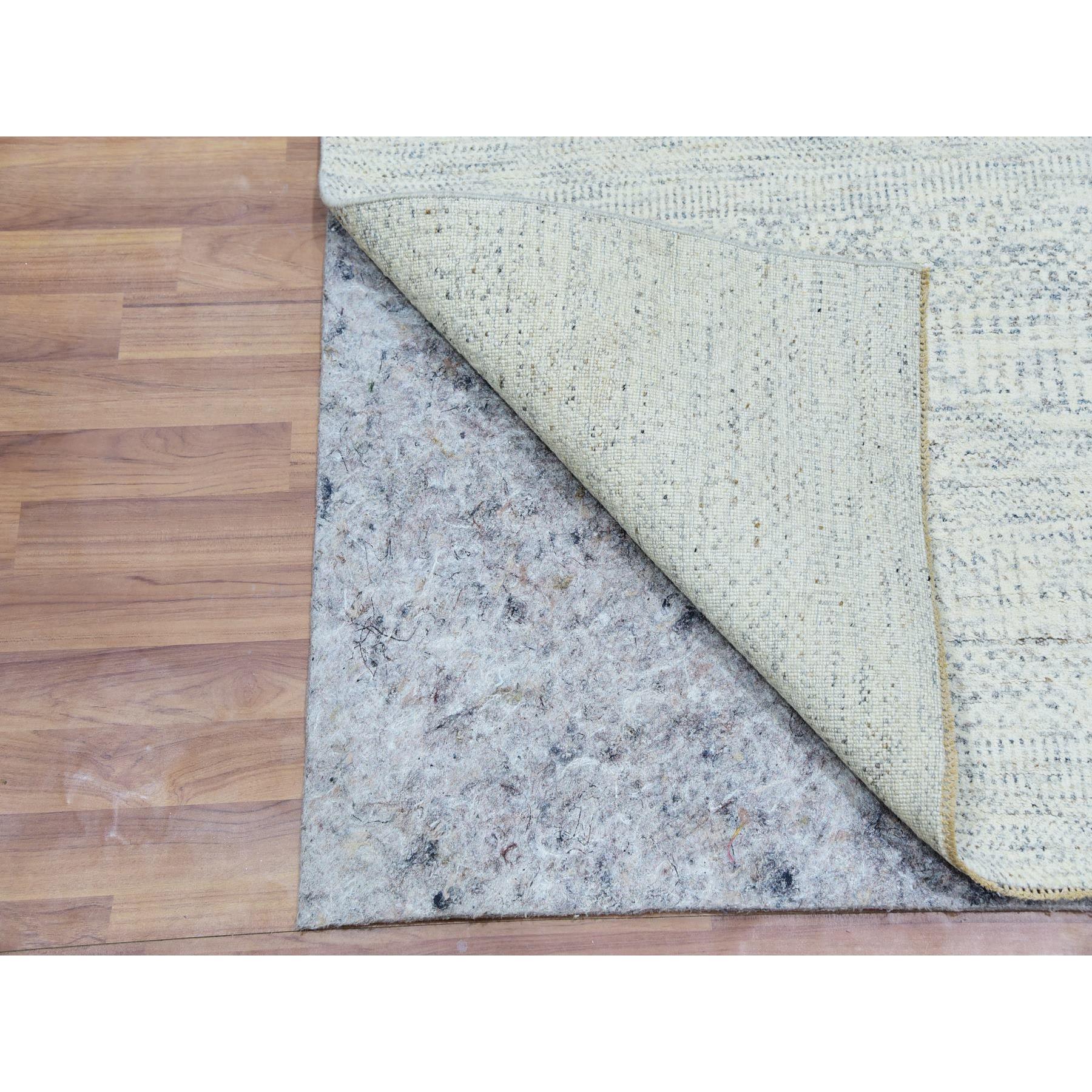 2'6"x6' Silvermist Gray, Modern Undyed Velvety Wool, Hand Knotted With Grass Design, Tone on Tone, Runner Oriental Rug HR79825 - Image 3