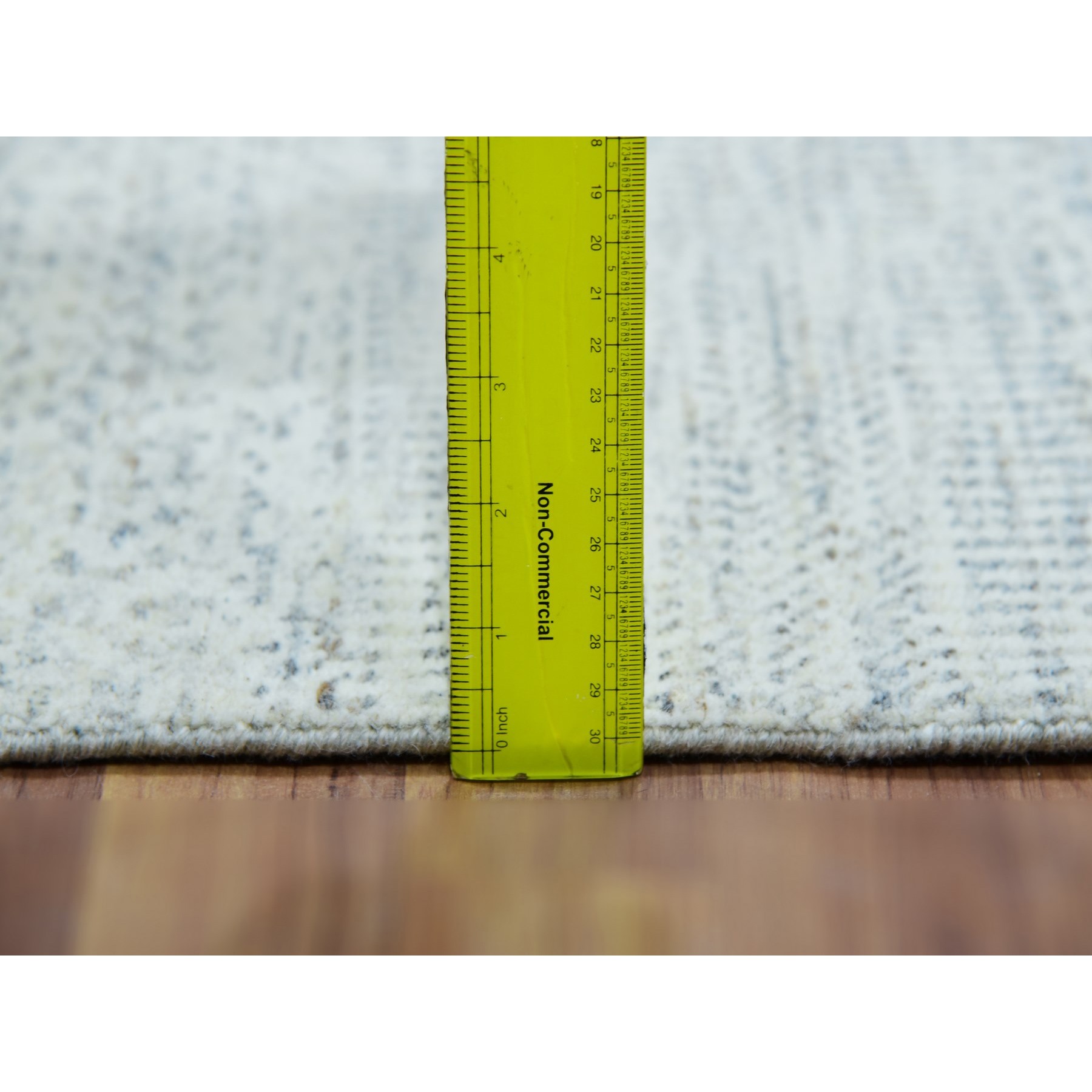 2'6"x6' Silvermist Gray, Modern Undyed Velvety Wool, Hand Knotted With Grass Design, Tone on Tone, Runner Oriental Rug HR79825 - Image 5