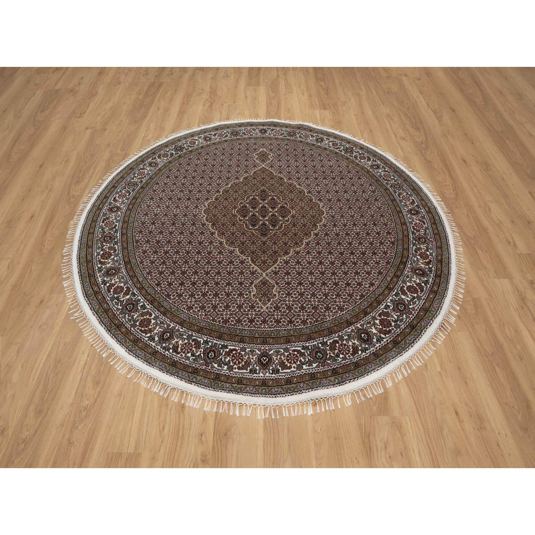 7'6"x7'6" Pearl White, Tabriz Mahi with Fish Medallion Design, Hand Knotted, Pure Wool, Denser Weave, Round, Oriental Rug HR91042 - Image 2