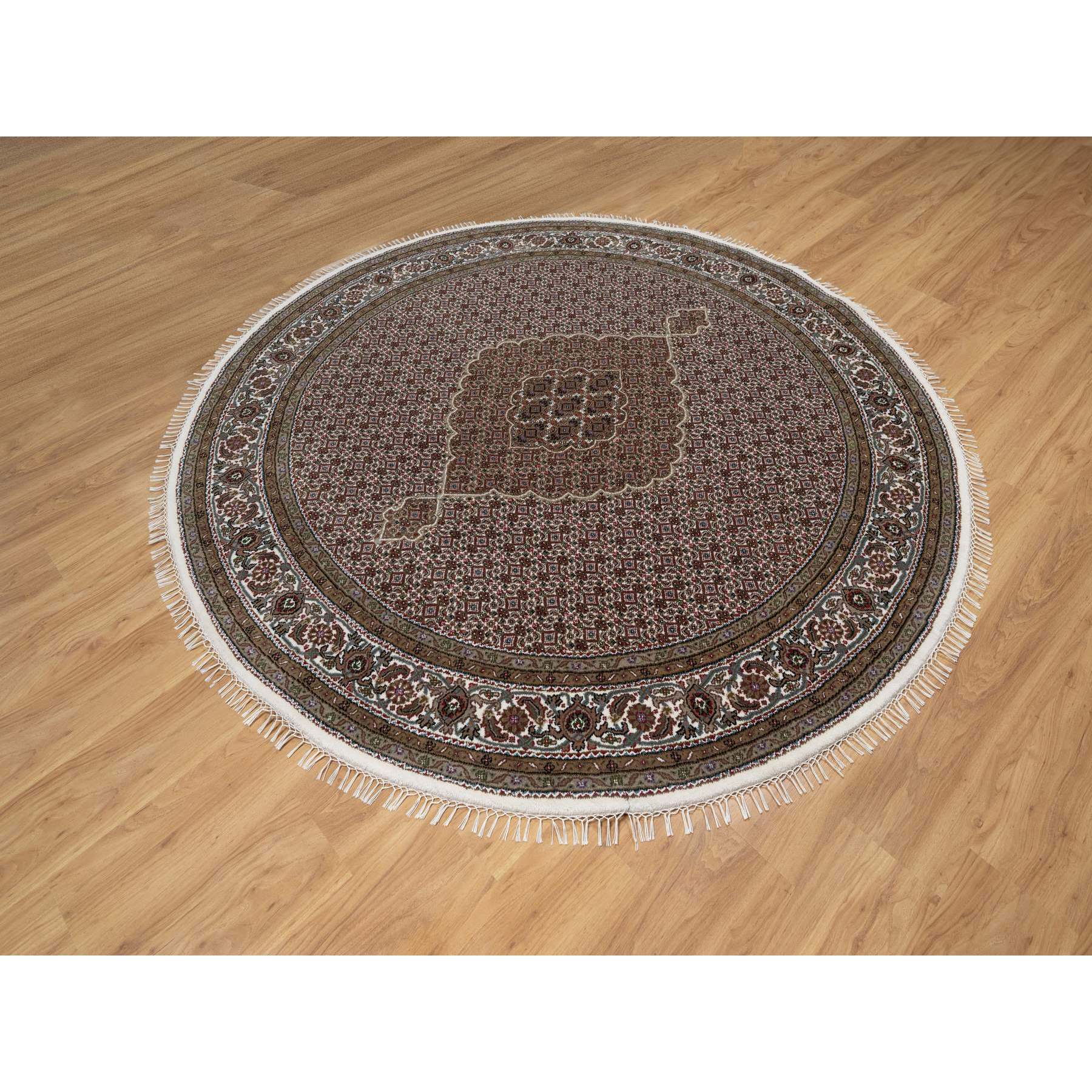 7'6"x7'6" Pearl White, Tabriz Mahi with Fish Medallion Design, Hand Knotted, Pure Wool, Denser Weave, Round, Oriental Rug HR91042 - Image 3