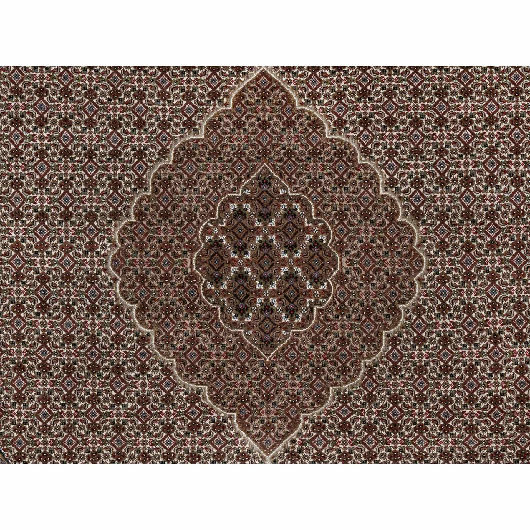 7'6"x7'6" Pearl White, Tabriz Mahi with Fish Medallion Design, Hand Knotted, Pure Wool, Denser Weave, Round, Oriental Rug HR91042 - Image 8