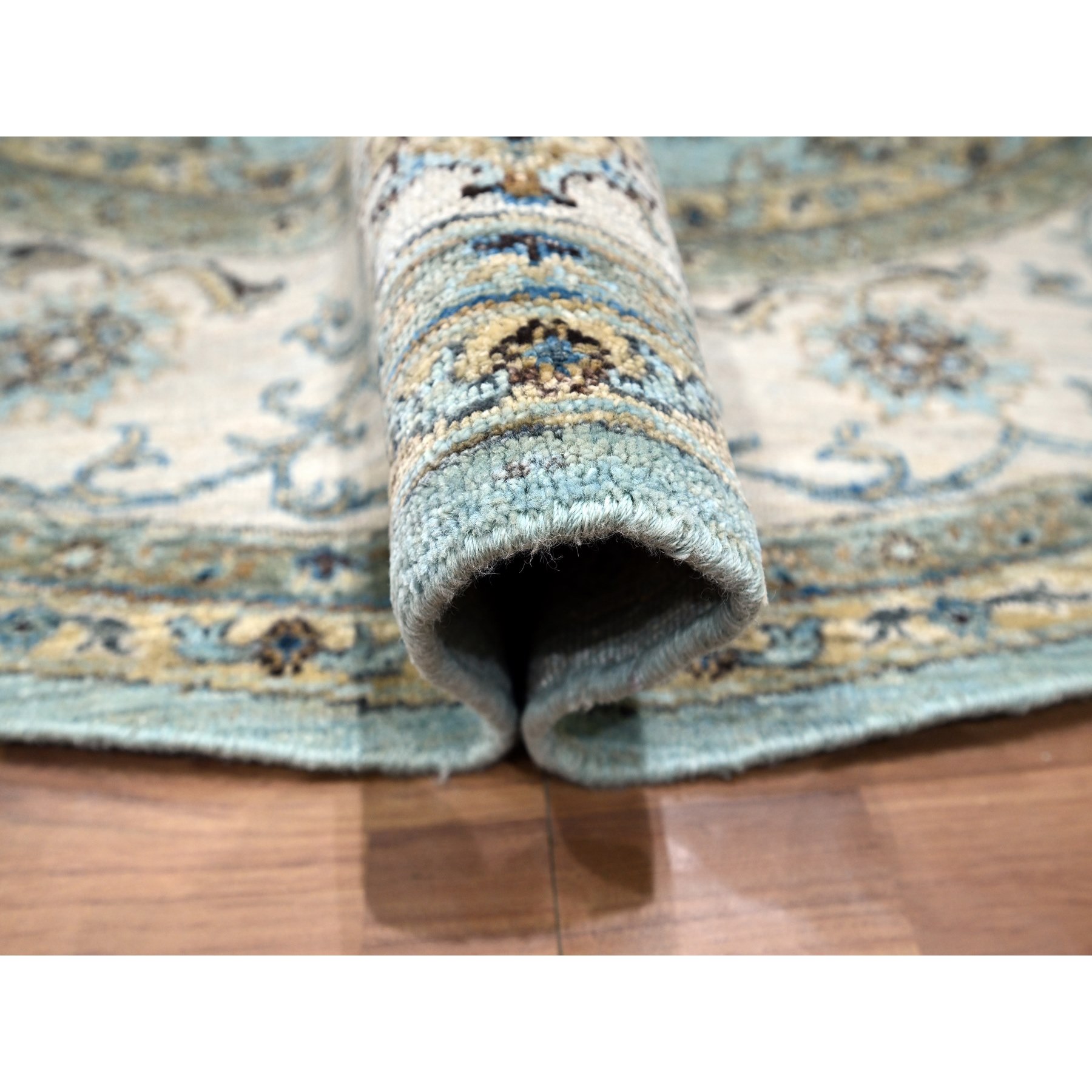 8'x8' Crystal Blue, Agra, Shah Abbas Flower Vines Design, Hand Knotted, Pure Wool, Natural Dyes, Denser Weave, Round, Oriental Rug HR76140 - Image 5