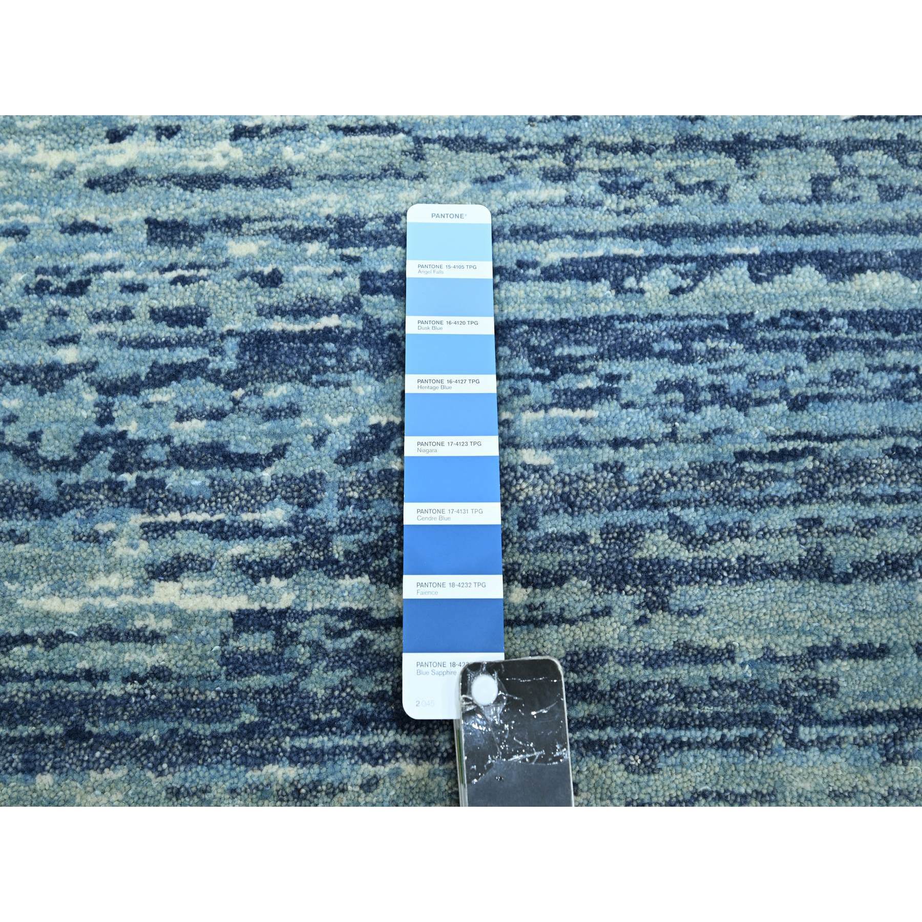8'1"x10'4" Shades of Blue, Horizontal Ombre Design, Pure Wool, Hand Knotted, Oriental Rug HR75519 - Image 7