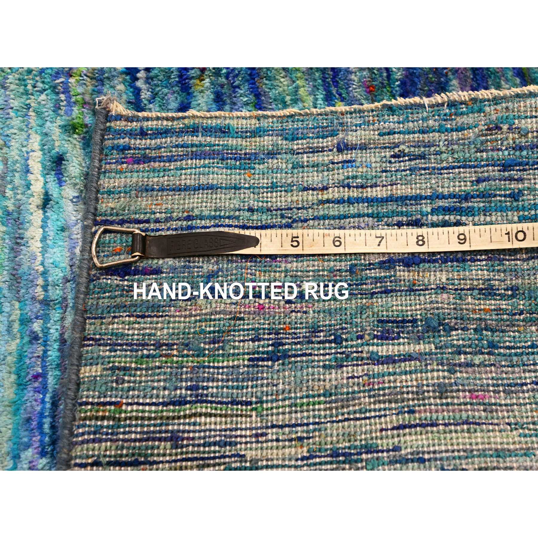 2'x3' Vivid Blue with Mix of Teal, Plain Solid Design, Hand Knotted, Pure Sari Silk, Mat, Oriental Rug HR76103 - Image 4