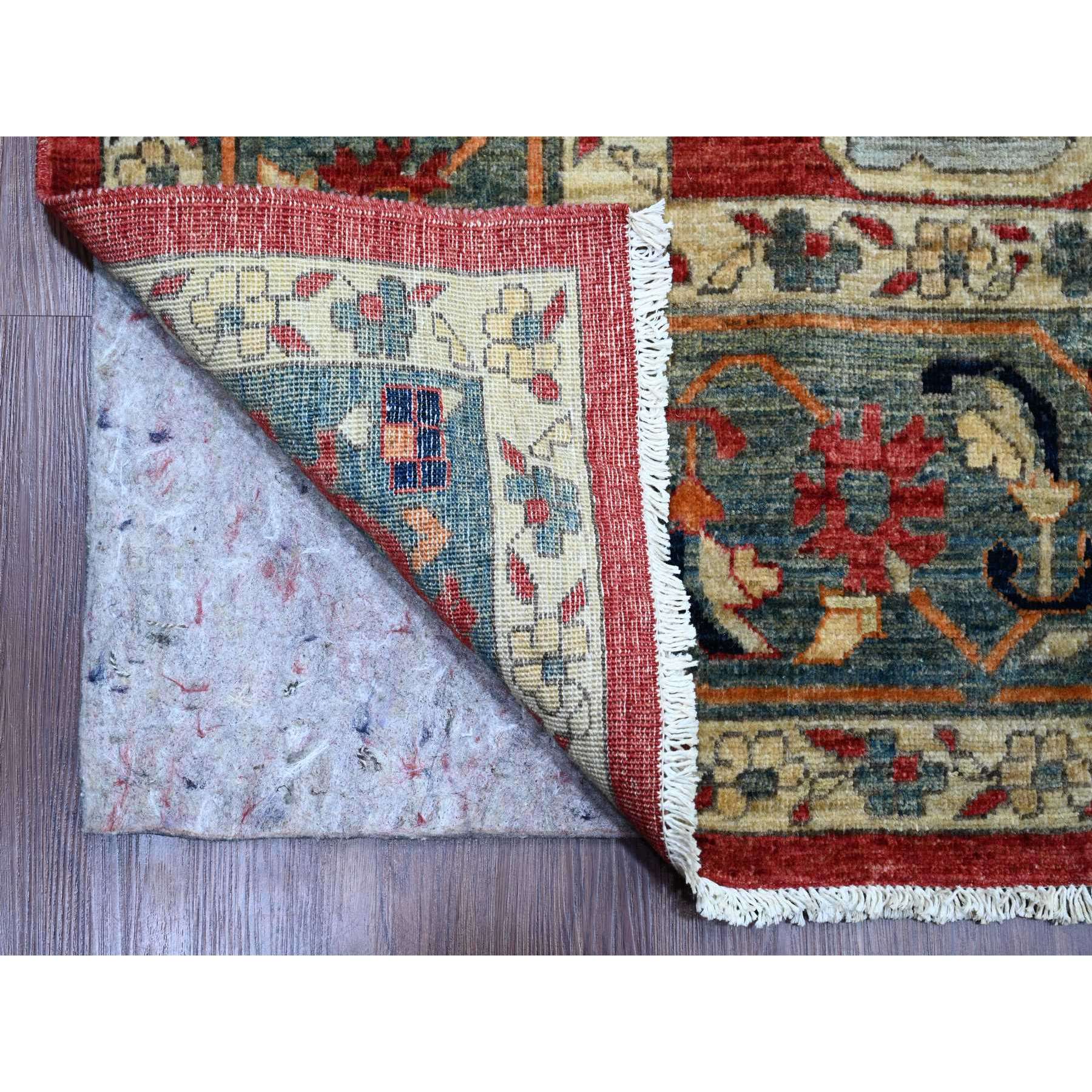 9'x12' Prismatic Red, Serapi Heriz with Large Flower Design, Peshawar, Hand Knotted, Veggie Dyes, 100% Wool, Densely Woven, Oriental Rug HR20104 - Image 4