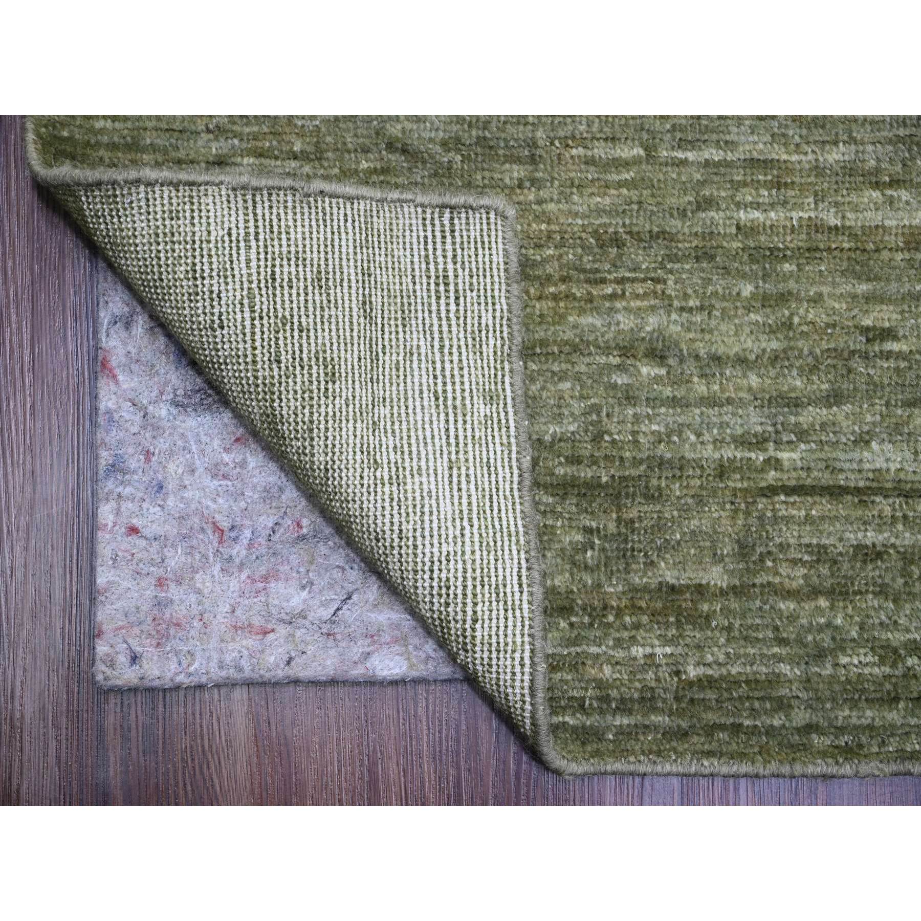 8'5"x11'5" Reseda Green, Hand Spun Ghazni Wool, Plain Solid Pattern, Hand Knotted, Lush and Plush, Oriental Rug HR20142 - Image 4