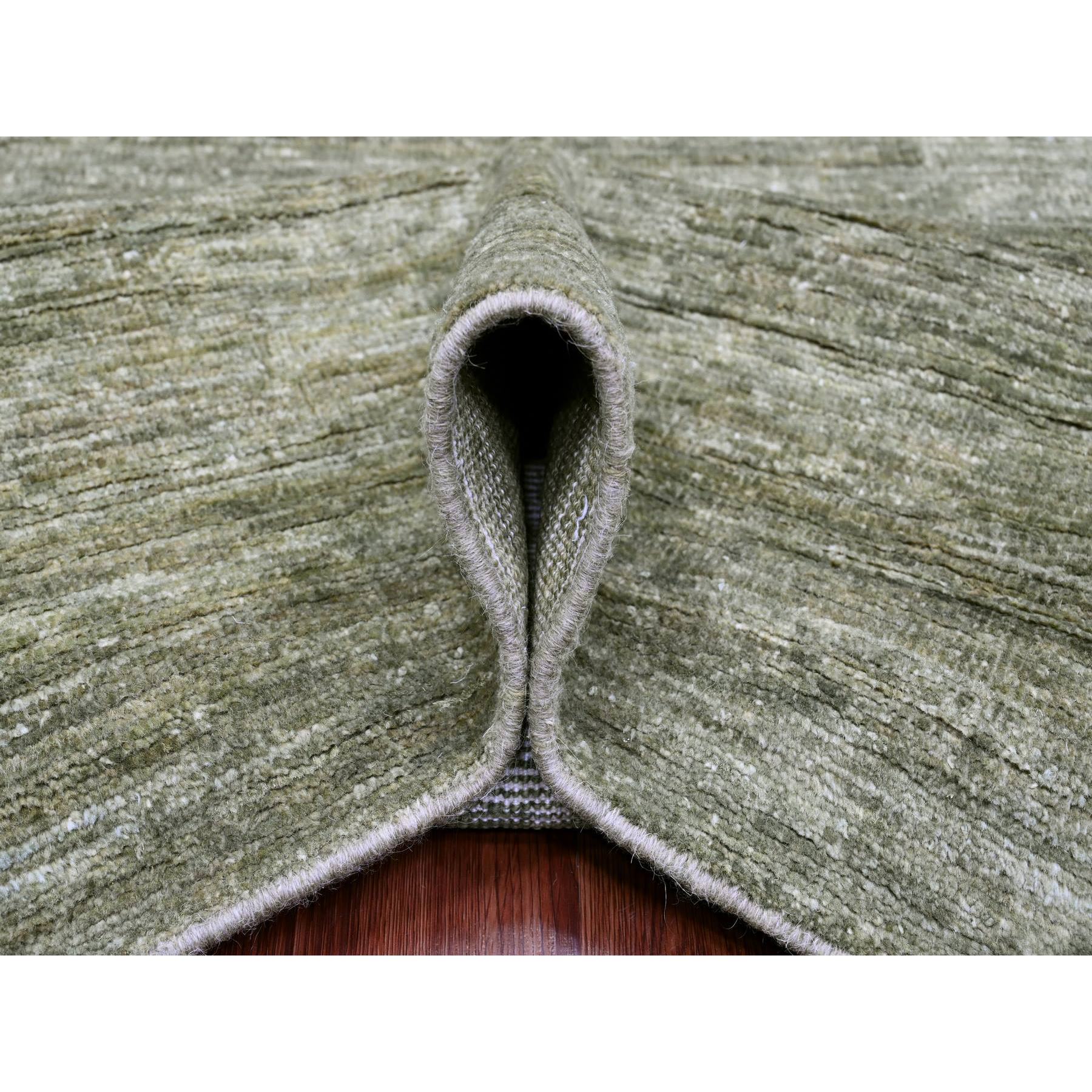 8'5"x11'5" Reseda Green, Hand Spun Ghazni Wool, Plain Solid Pattern, Hand Knotted, Lush and Plush, Oriental Rug HR20142 - Image 5