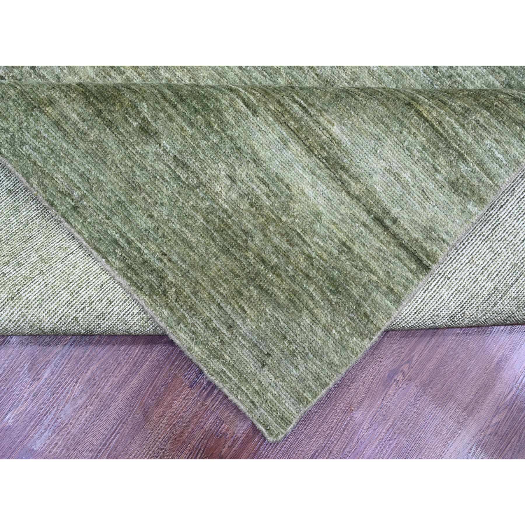 8'5"x11'5" Reseda Green, Hand Spun Ghazni Wool, Plain Solid Pattern, Hand Knotted, Lush and Plush, Oriental Rug HR20142 - Image 6