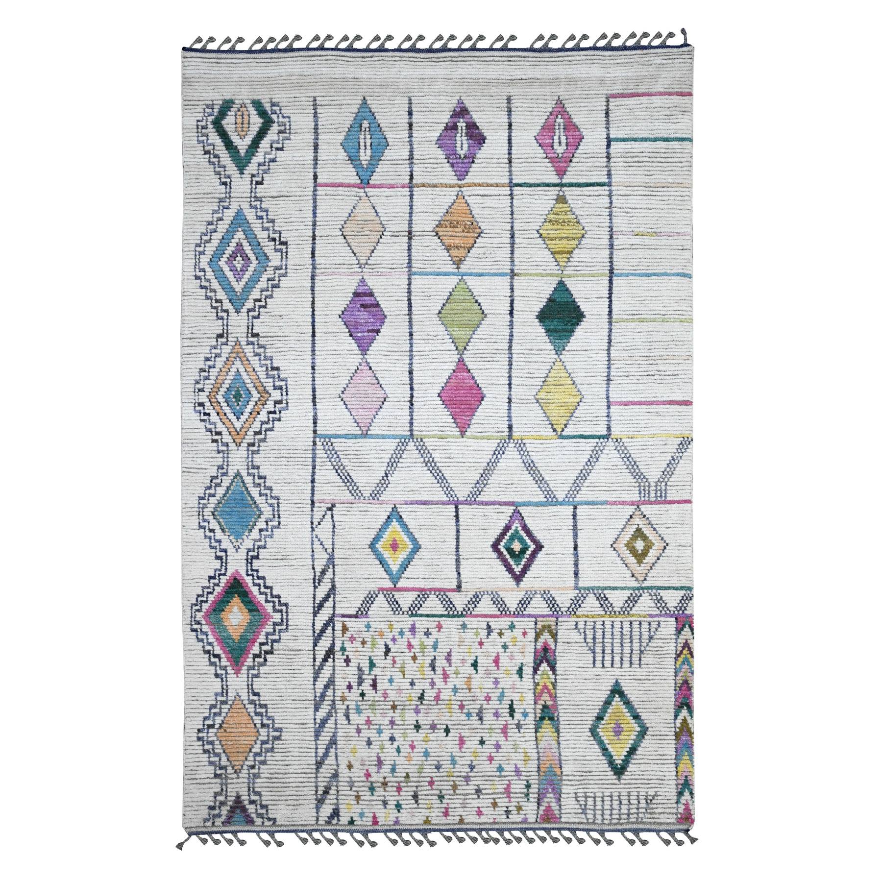 5'5"x8'6" Daisy White, Moroccan Weave with Colorful Tribal and Geometric Design, Tone on Tone, Hand Knotted, Soft Wool, Textured Pile, Oriental Rug HR20345