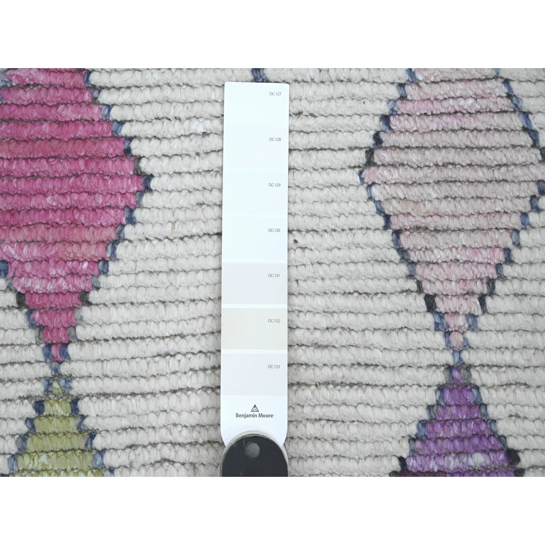 5'5"x8'6" Daisy White, Moroccan Weave with Colorful Tribal and Geometric Design, Tone on Tone, Hand Knotted, Soft Wool, Textured Pile, Oriental Rug HR20345 - Image 3