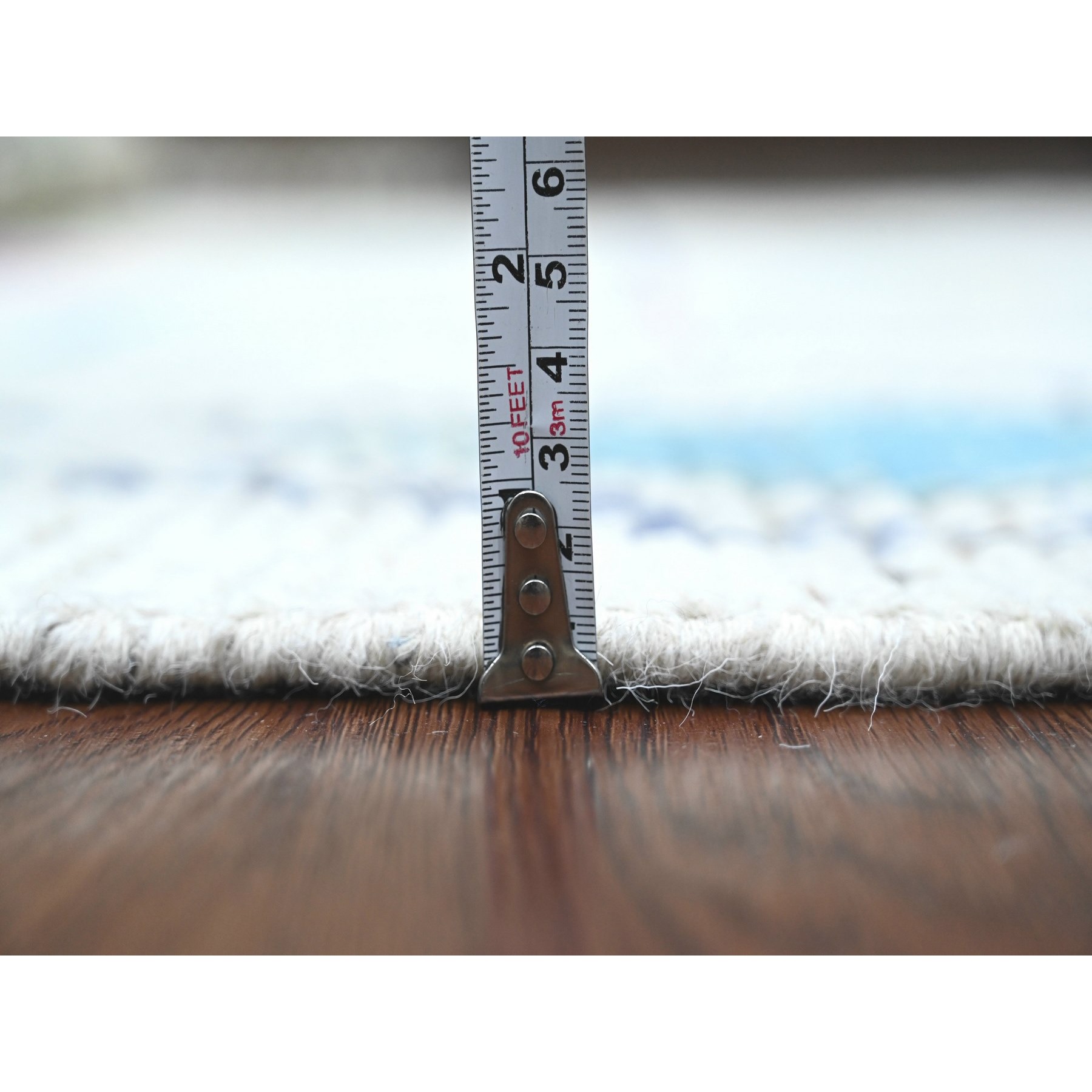 5'5"x8'6" Daisy White, Moroccan Weave with Colorful Tribal and Geometric Design, Tone on Tone, Hand Knotted, Soft Wool, Textured Pile, Oriental Rug HR20345 - Image 5