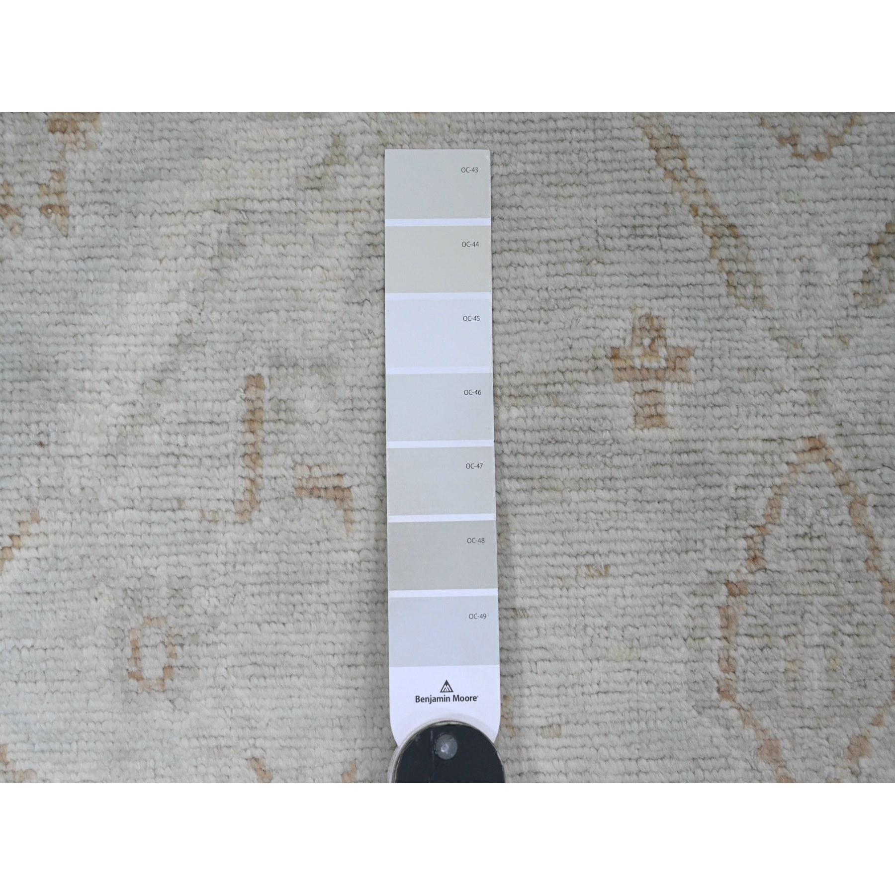 5'8"x9'2" Frost White, Afghan Angora Oushak with All Over Vines Design, Hand Knotted, Vegetable Dyes, 100% Wool, Oriental Rug HR20776 - Image 3