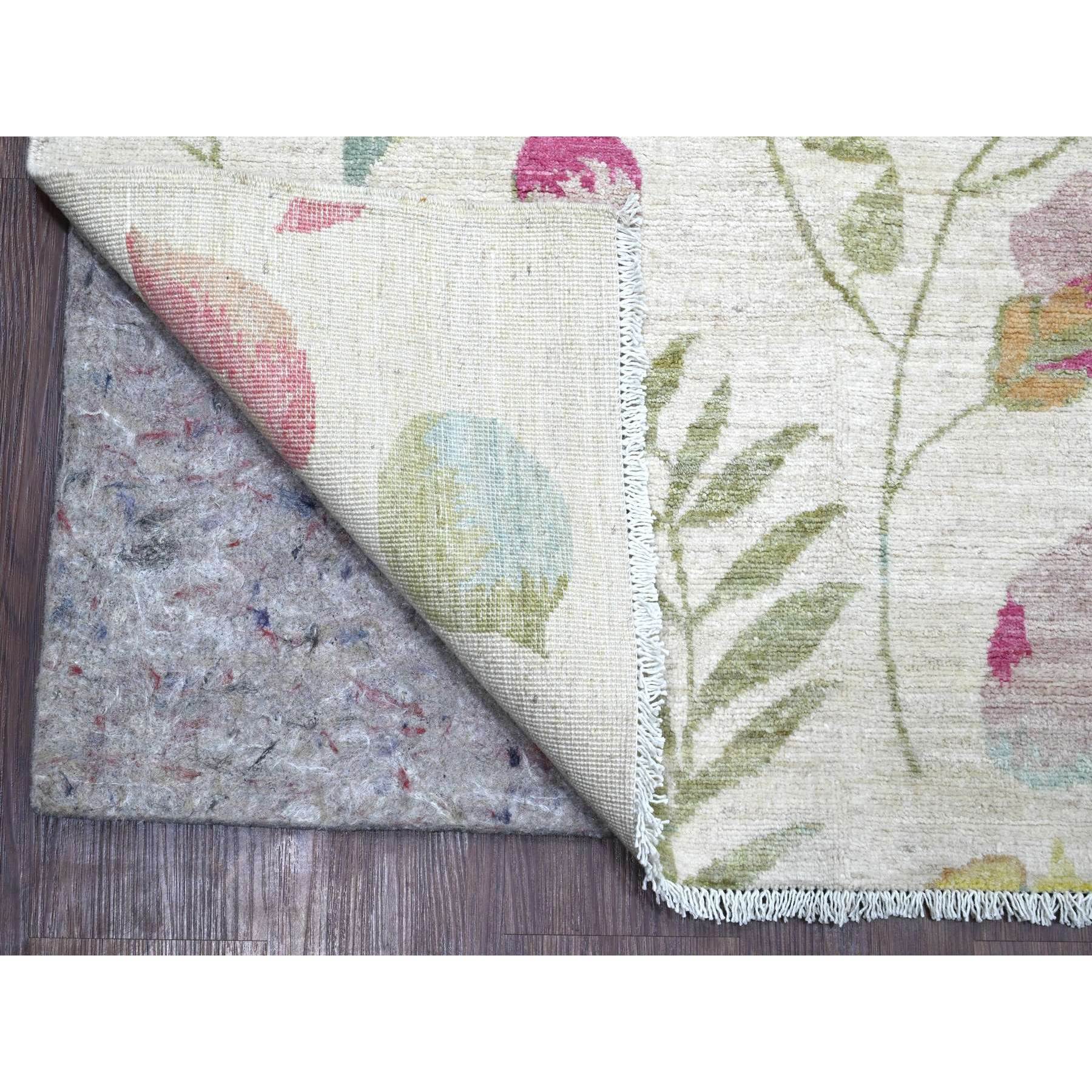 9'x11'9" Pearl White, Peshawar with Colorful Botanical Garden Design, 100% Wool, Hand Knotted, Oriental Rug HR20993 - Image 4