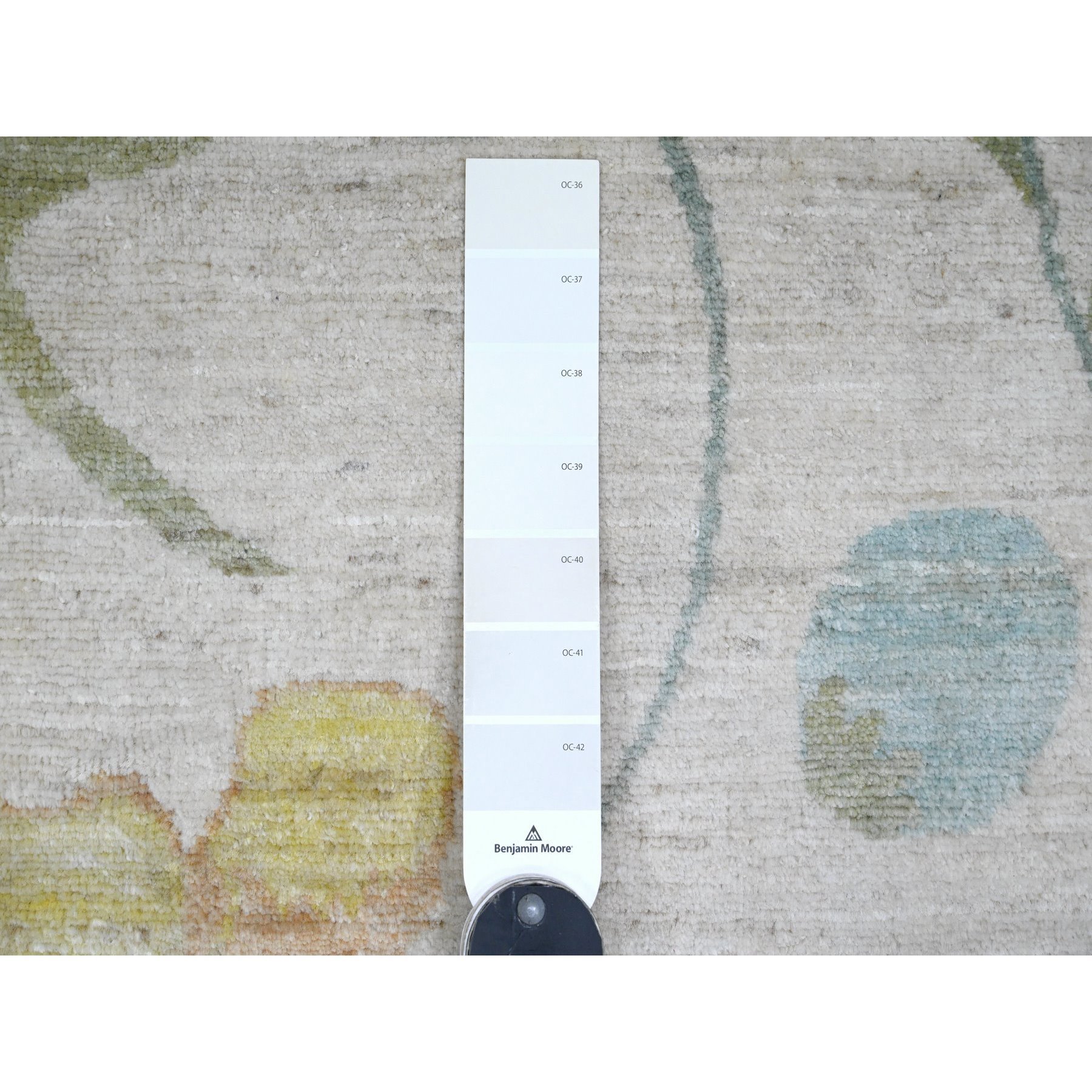 9'x11'9" Pearl White, Peshawar with Colorful Botanical Garden Design, 100% Wool, Hand Knotted, Oriental Rug HR20993 - Image 7