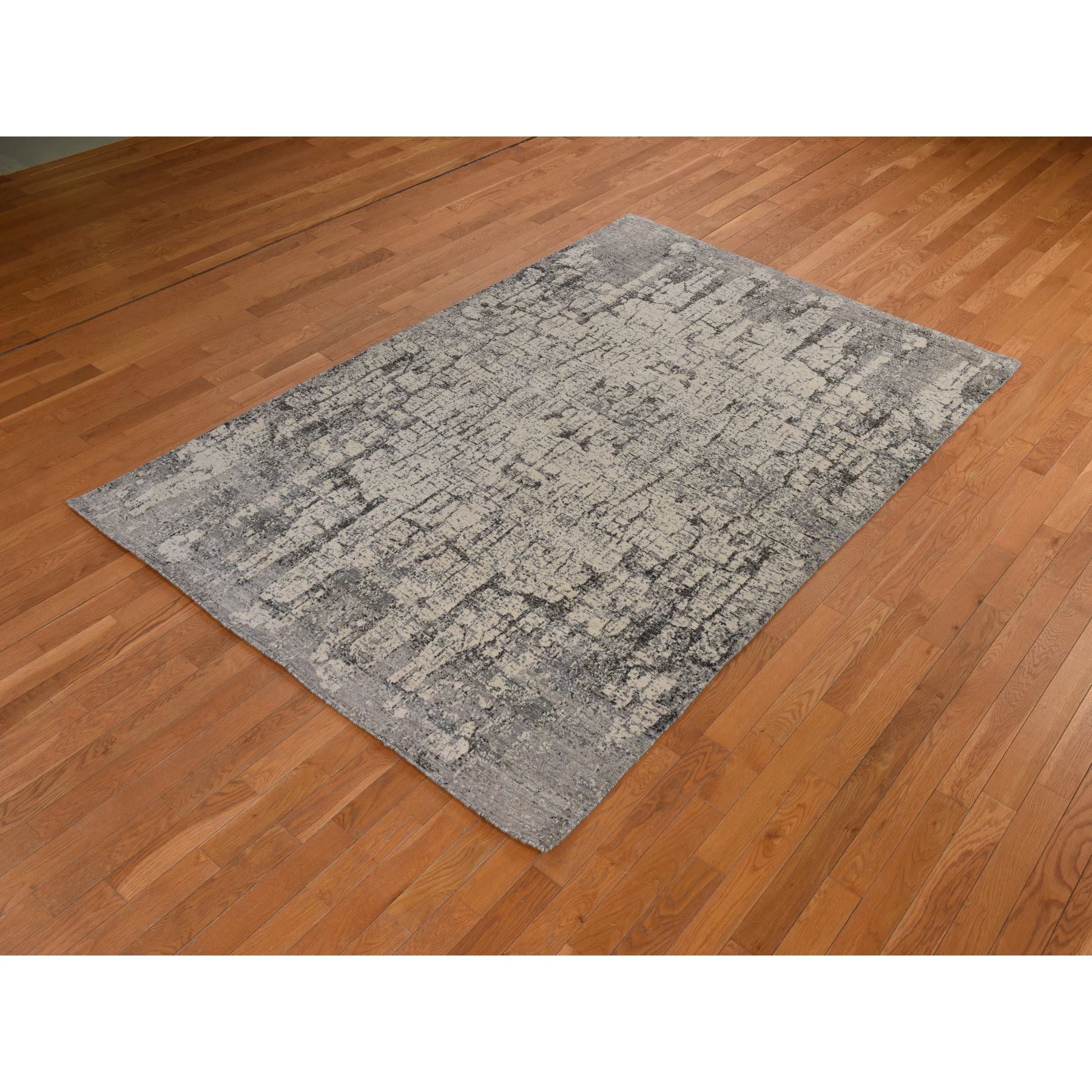 6'x9' Oyster Gray, Fossil Design, Soft to the Touch, 100% Wool, Hand Knotted, Modern, Oriental Rug HR78390 - Image 3