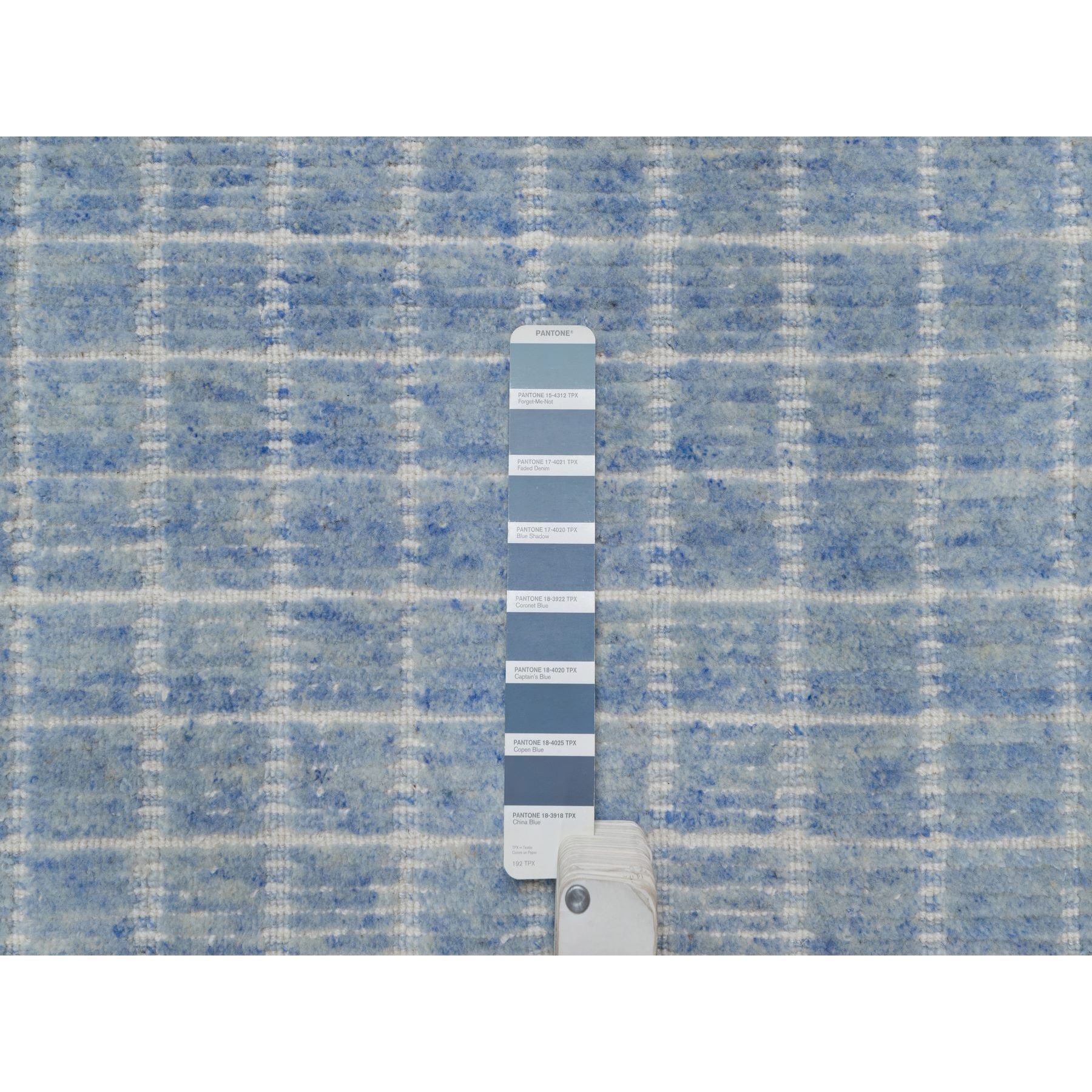 2'4"x3' Imperial Blue, Modern Plain Decor Box Design, Pure Wool, Soft to the Touch, Loomed Knotted, Mat, Oriental Rug HR91072 - Image 4